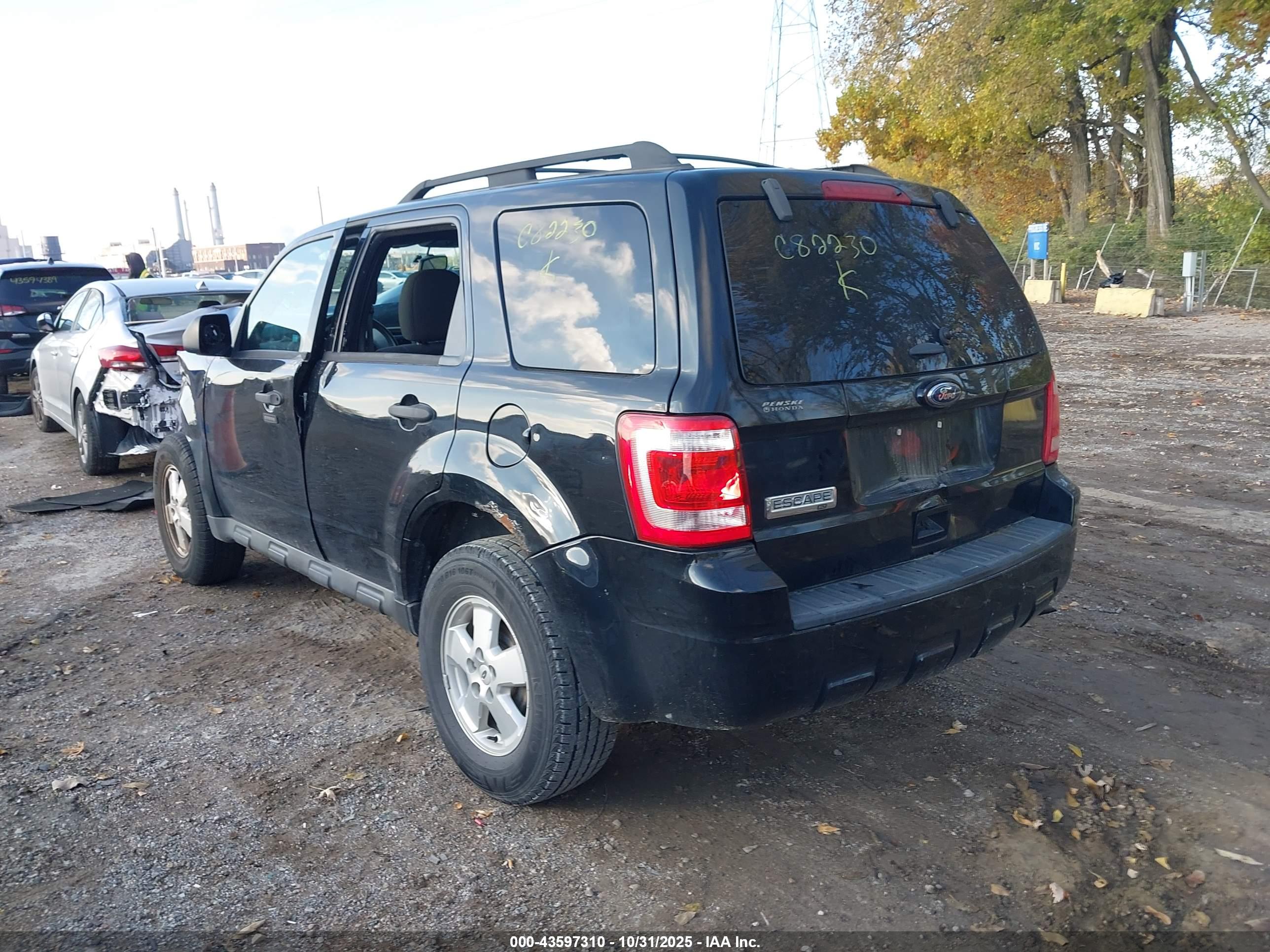 FORD ESCAPE image 3