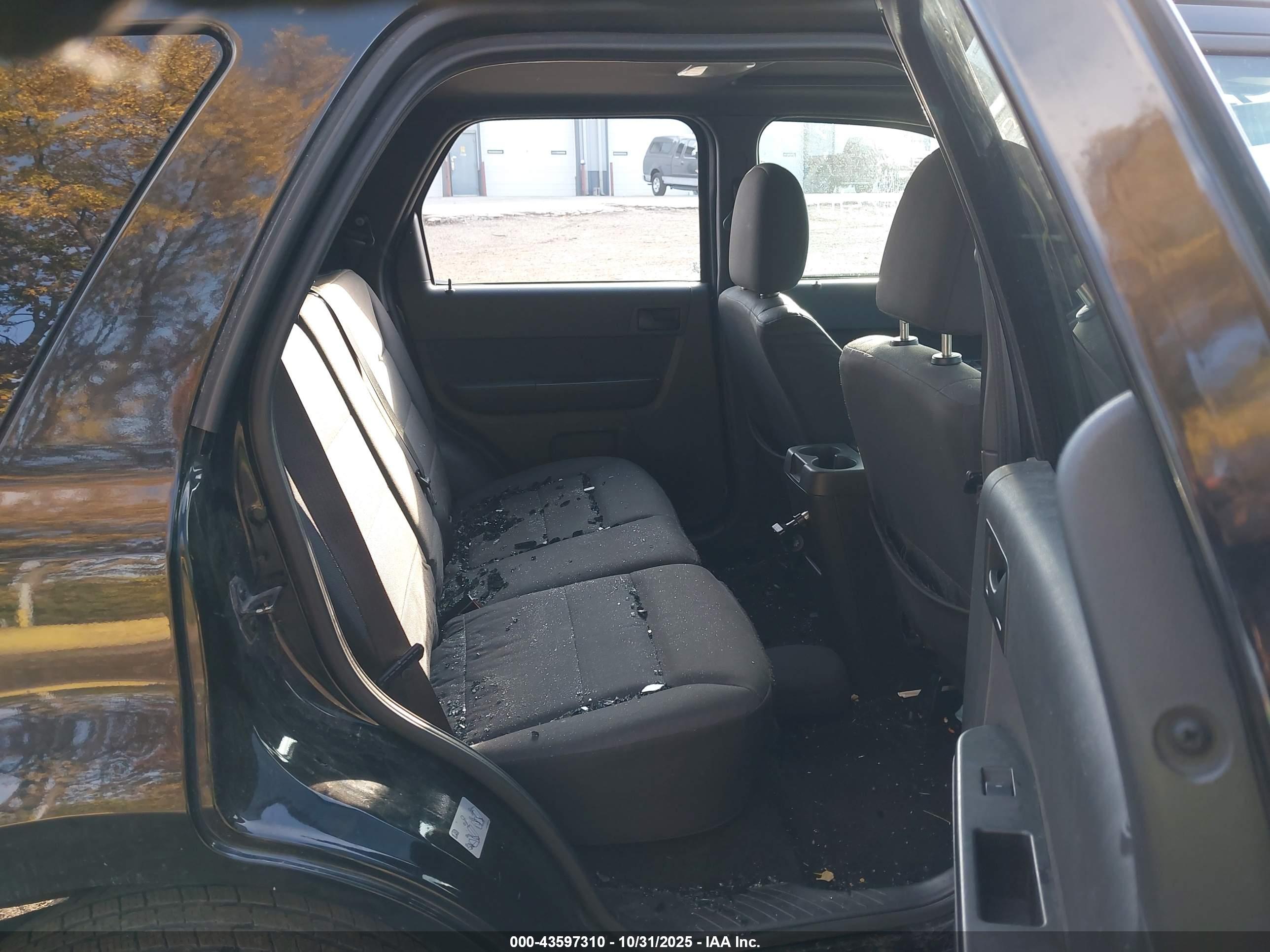 FORD ESCAPE image 8