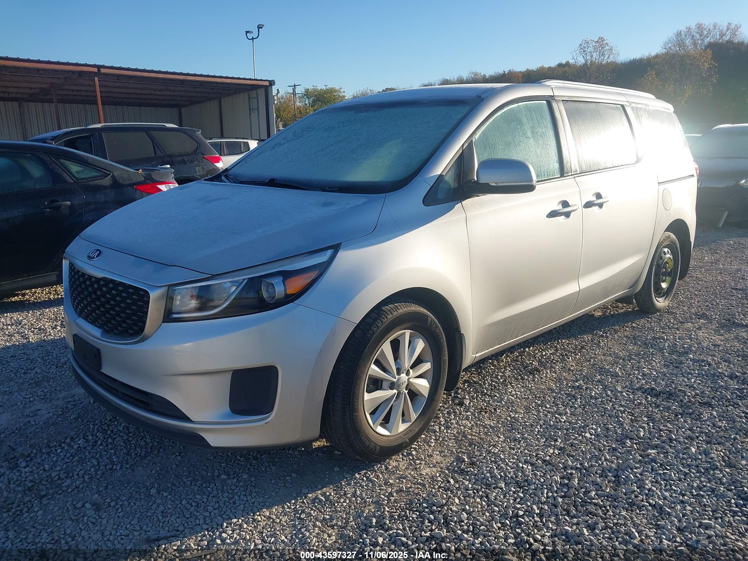 KIA SEDONA image 2