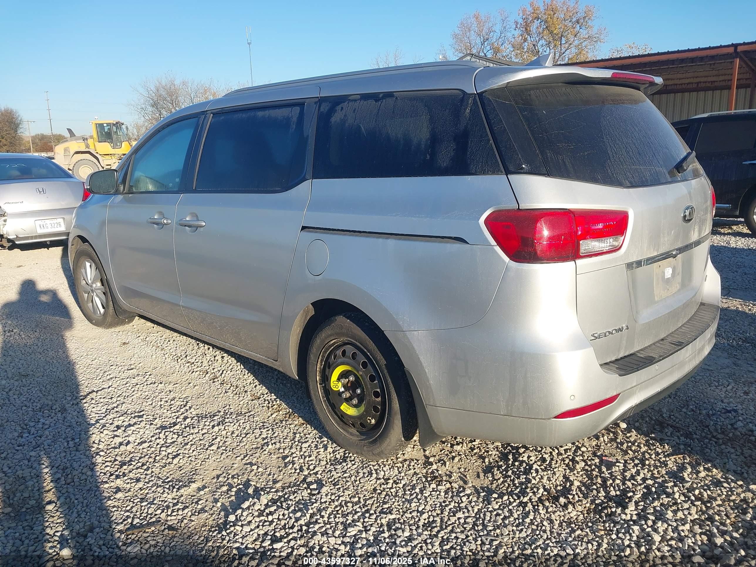 KIA SEDONA image 3