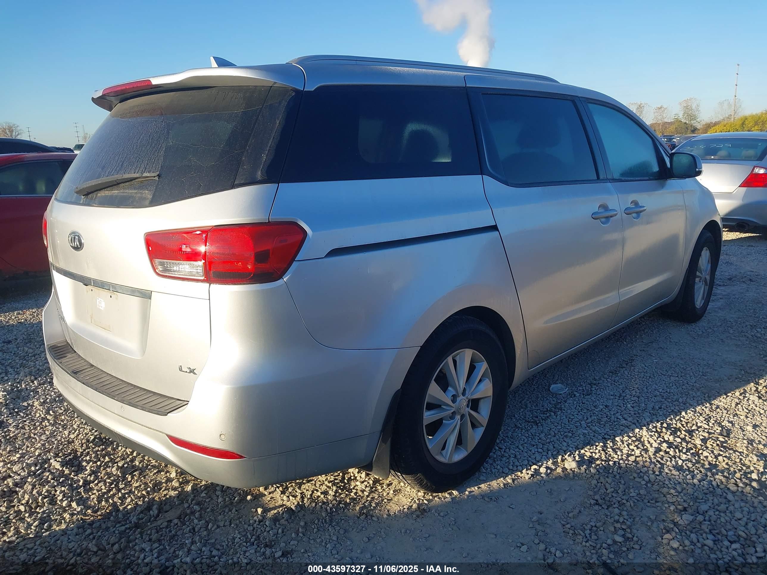 KIA SEDONA image 4
