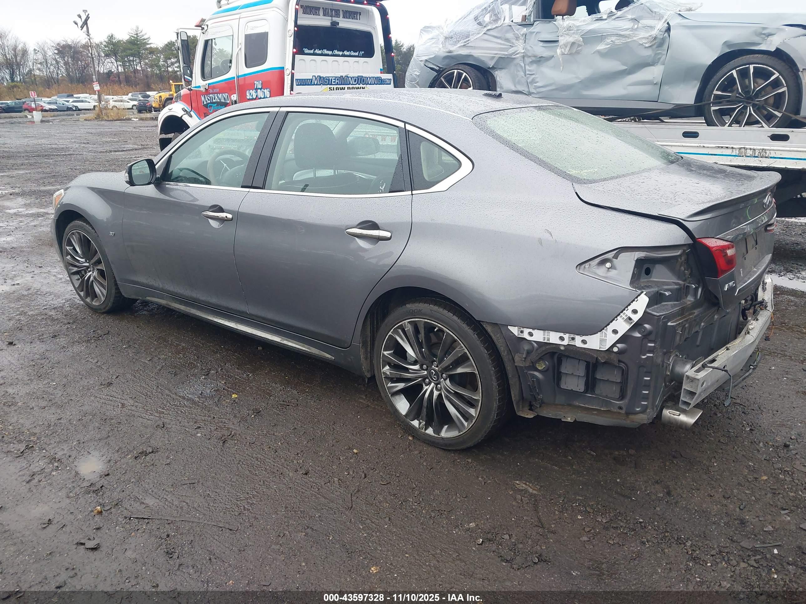 INFINITI Q70L image 3