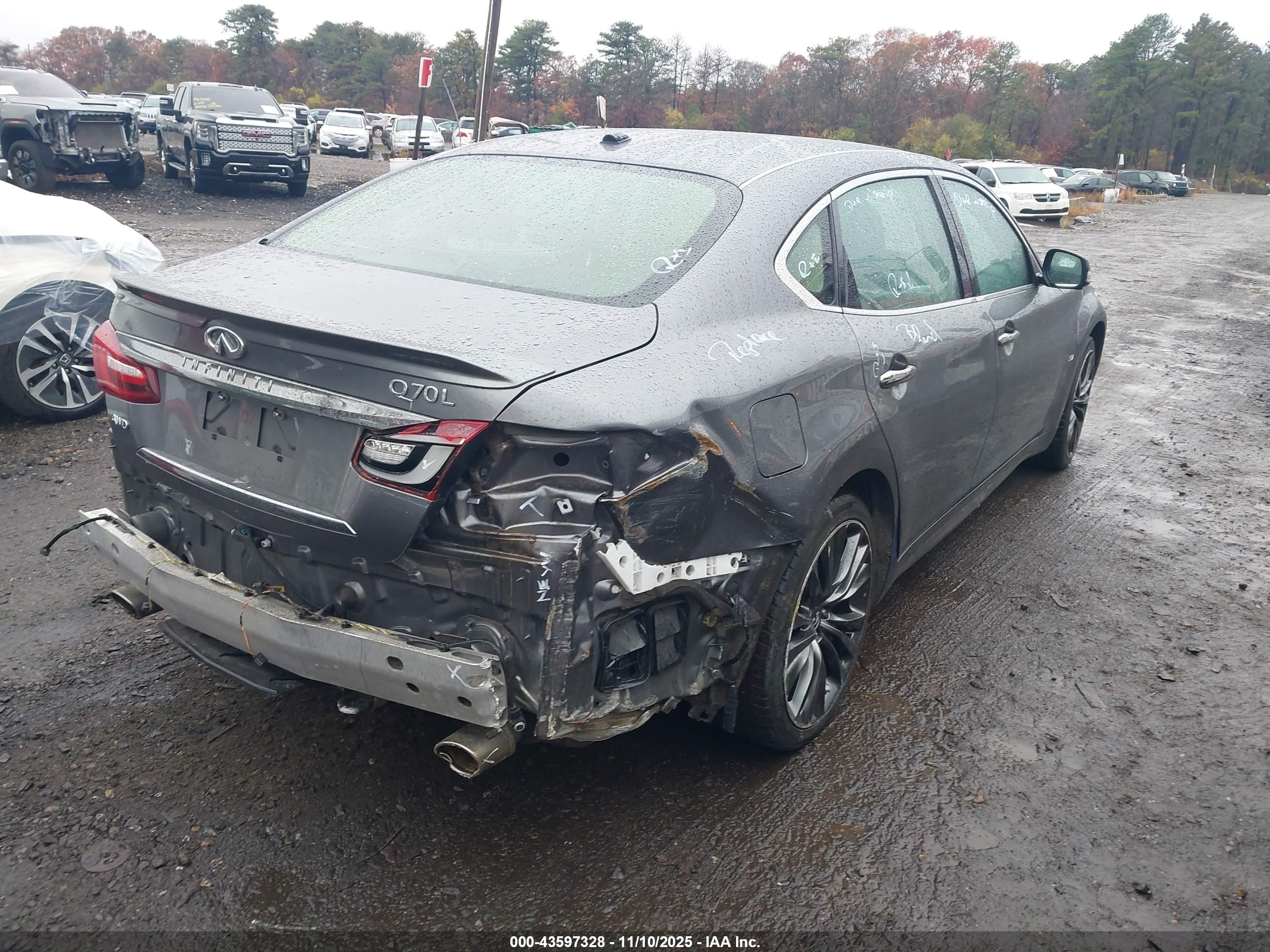 INFINITI Q70L image 4