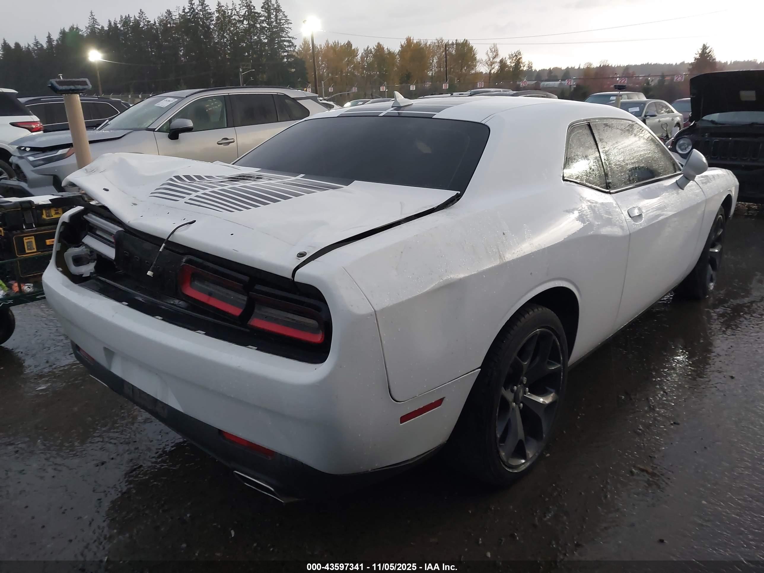 DODGE CHALLENGER image 4