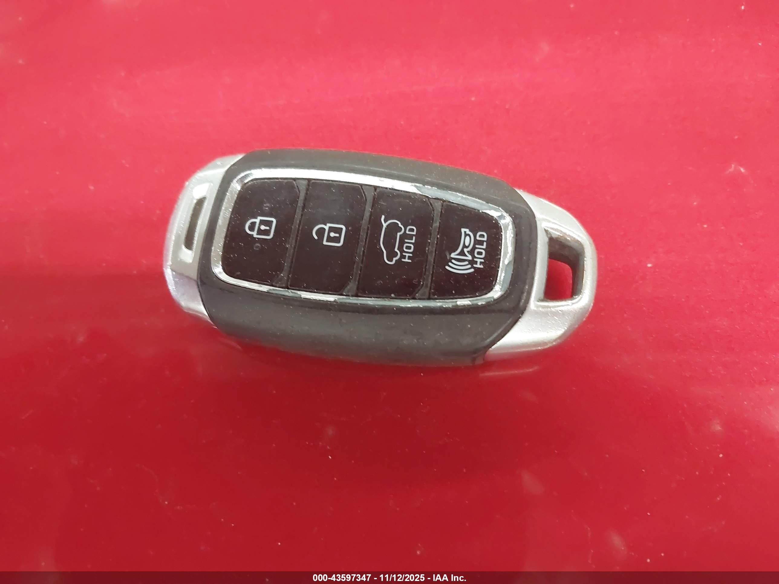 HYUNDAI SANTA image 11