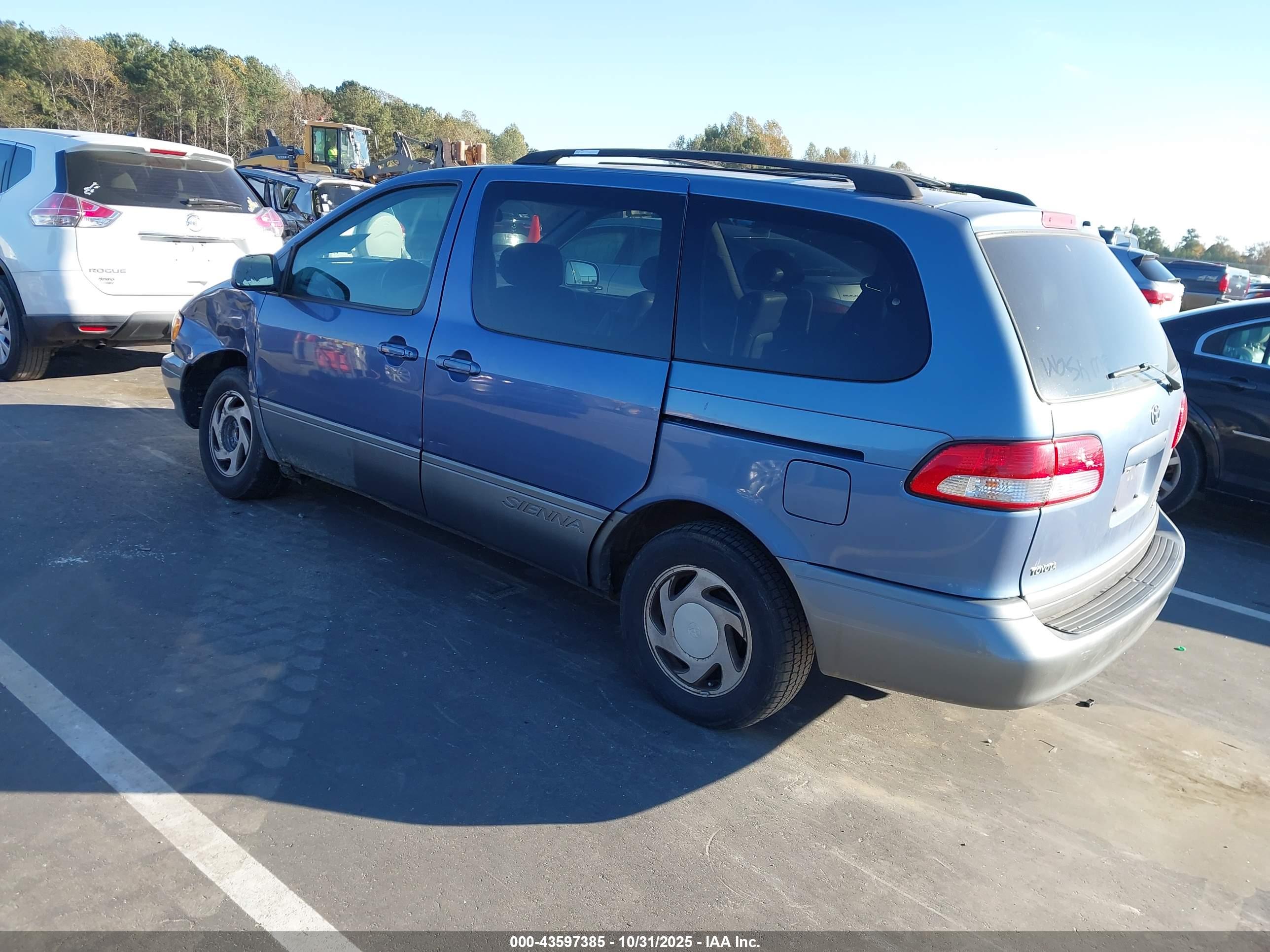 TOYOTA SIENNA image 3