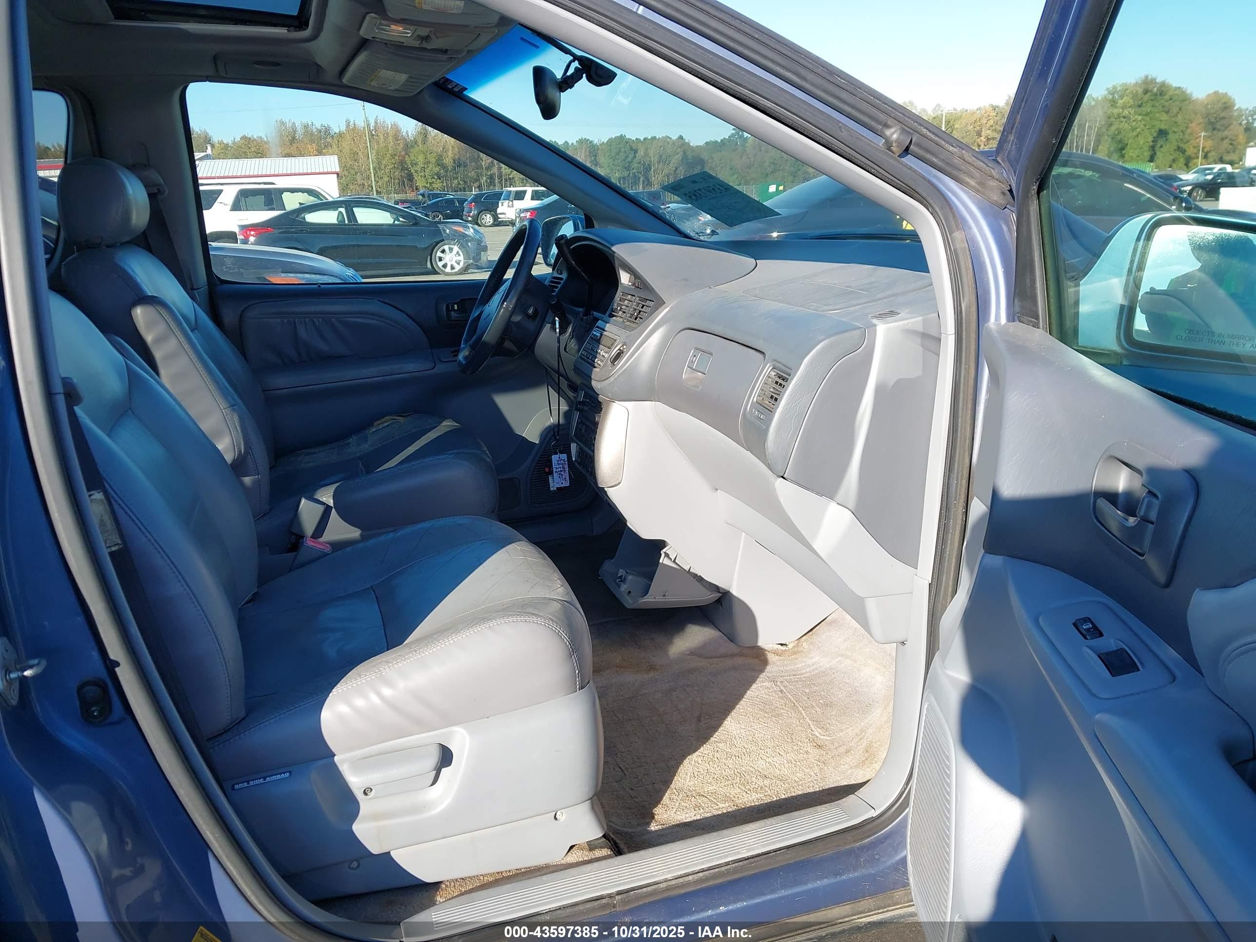 TOYOTA SIENNA image 5