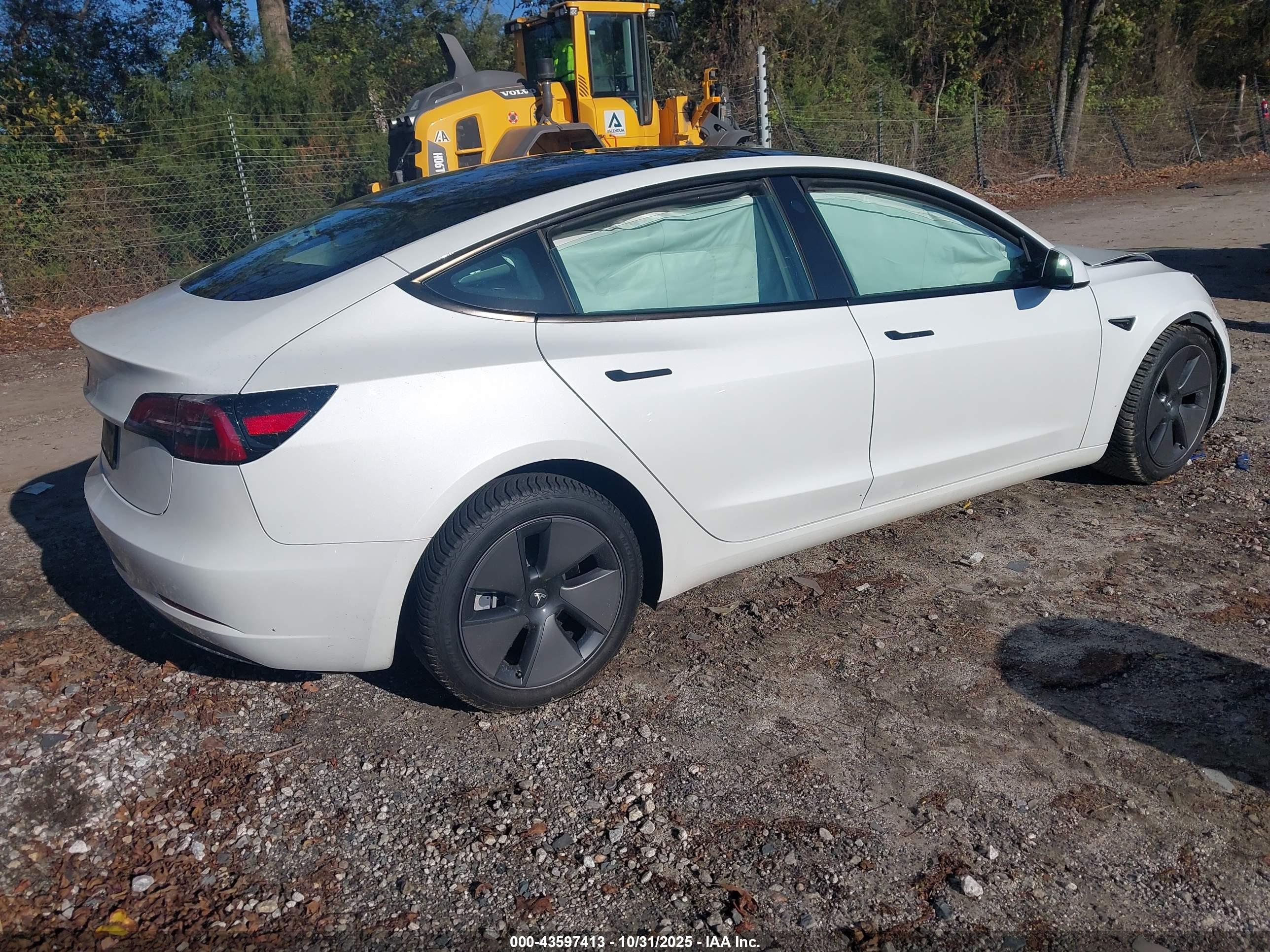 TESLA MODEL image 4