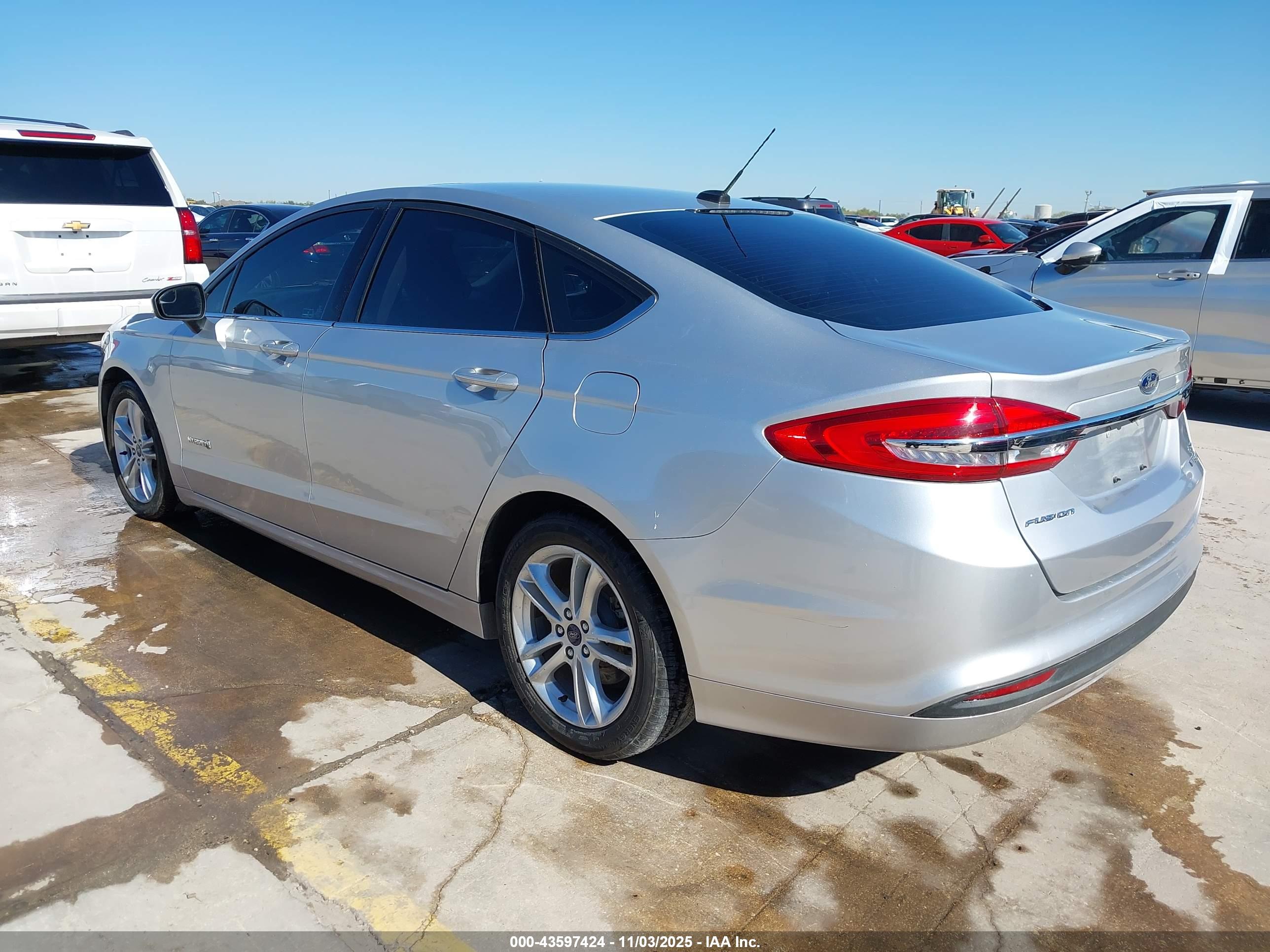 FORD FUSION image 3
