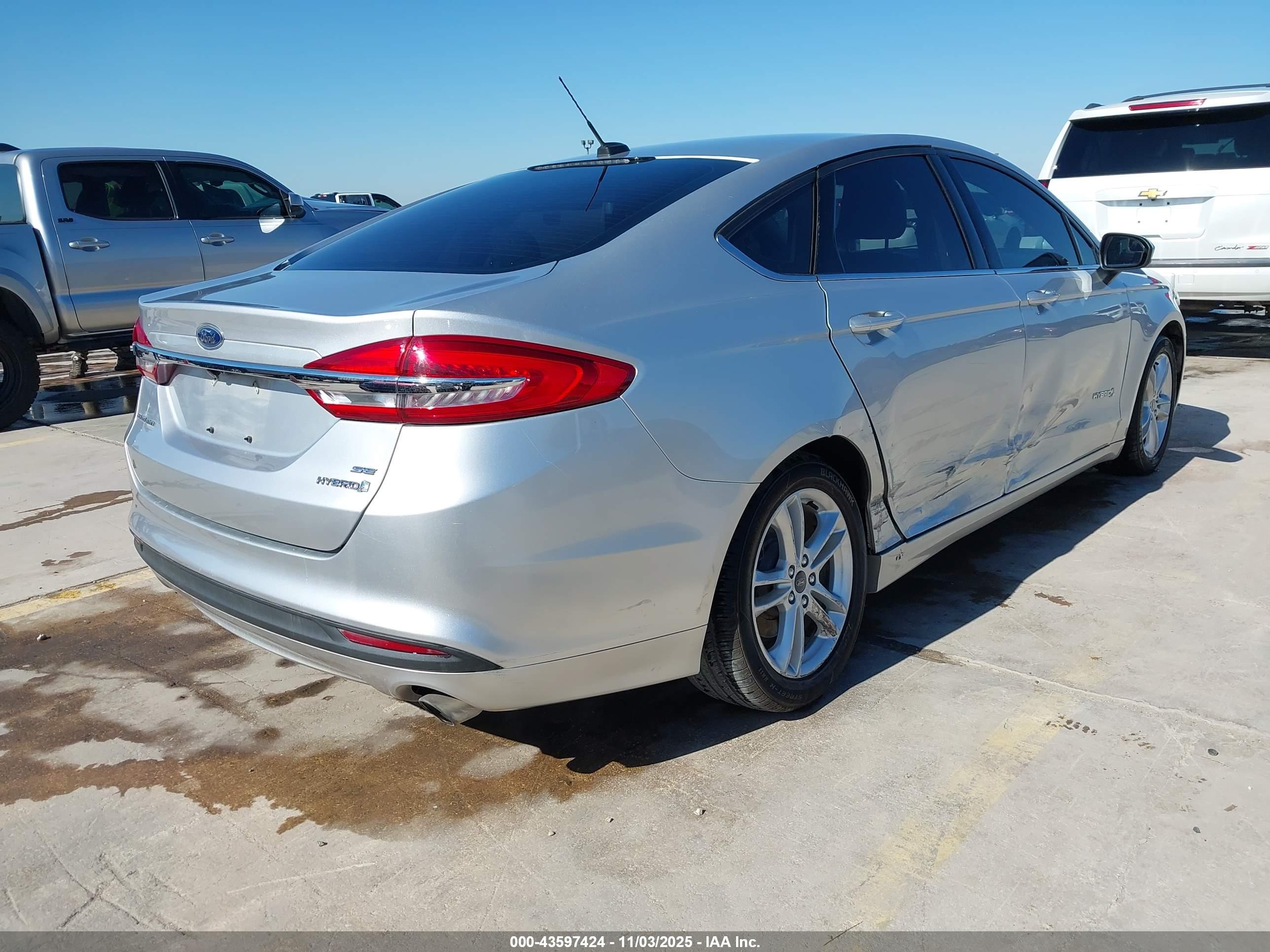 FORD FUSION image 4