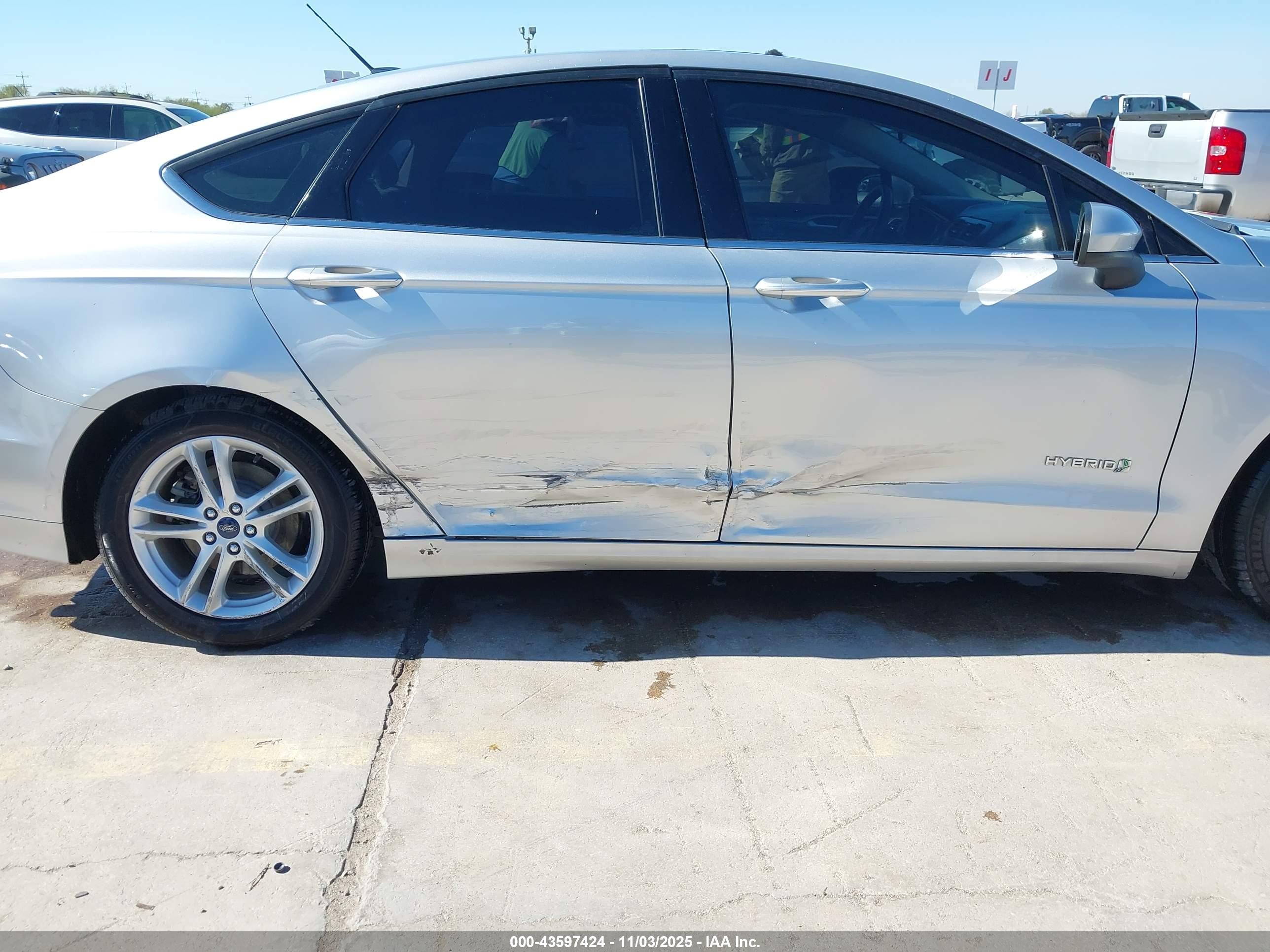 FORD FUSION image 6