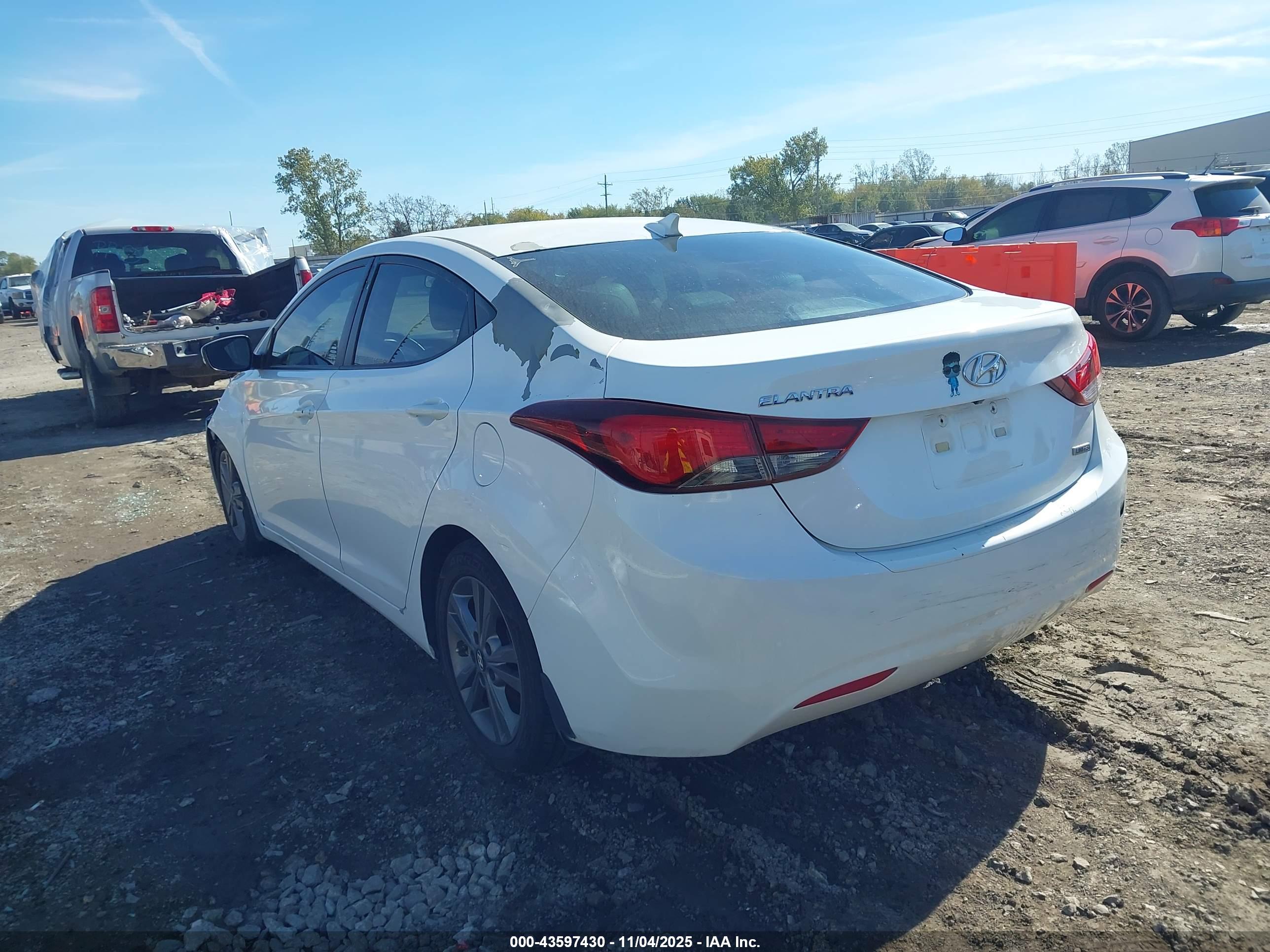 HYUNDAI ELANTRA image 3
