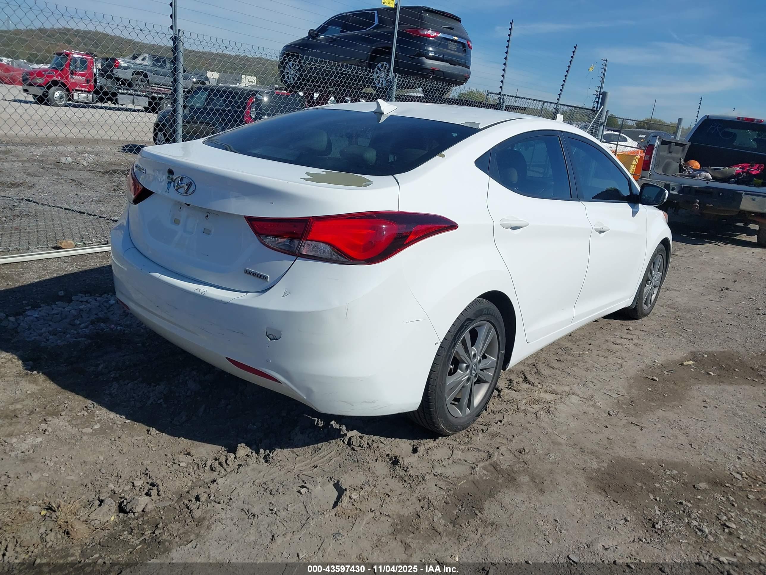 HYUNDAI ELANTRA image 4