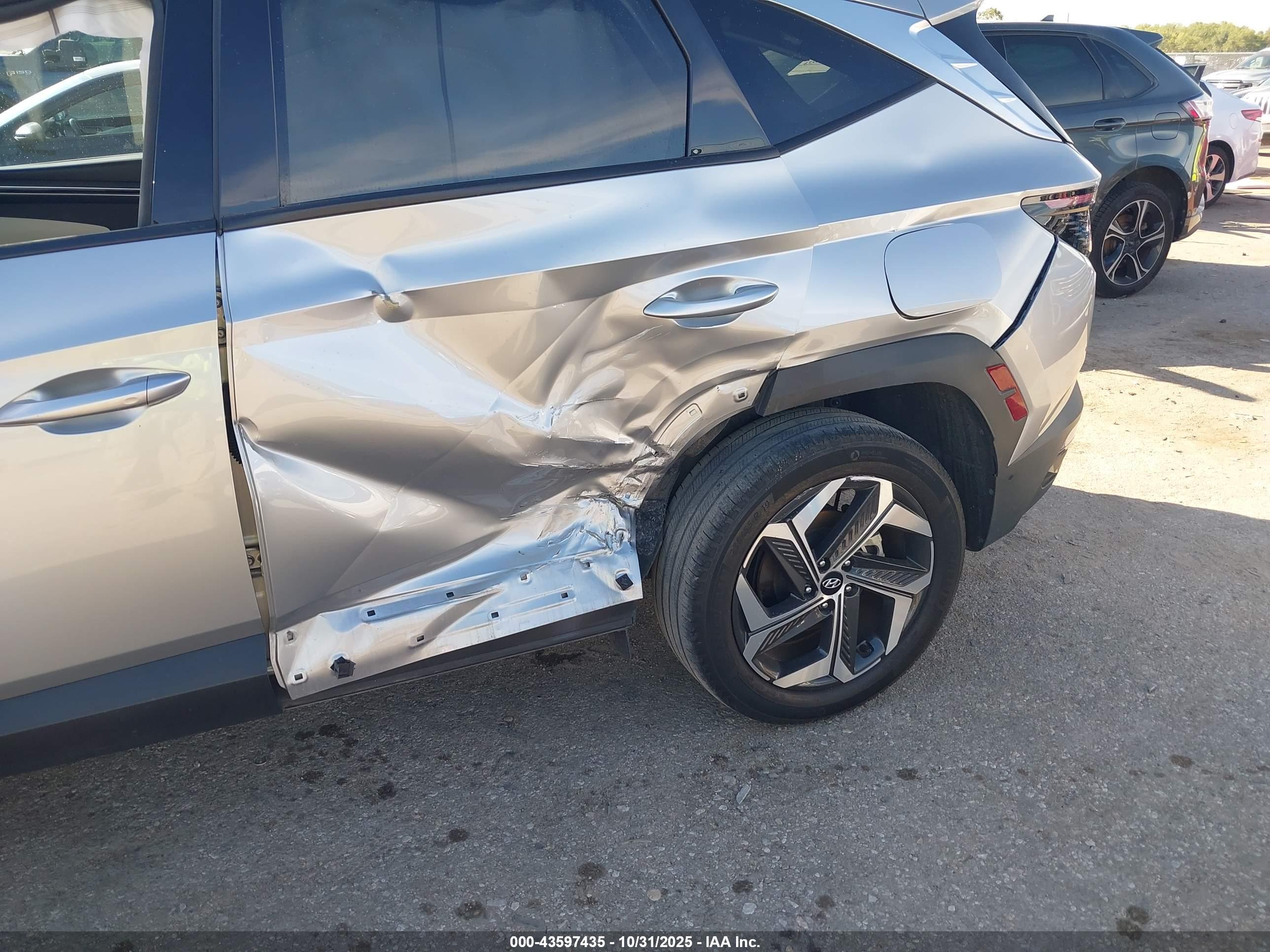 HYUNDAI TUCSON image 6