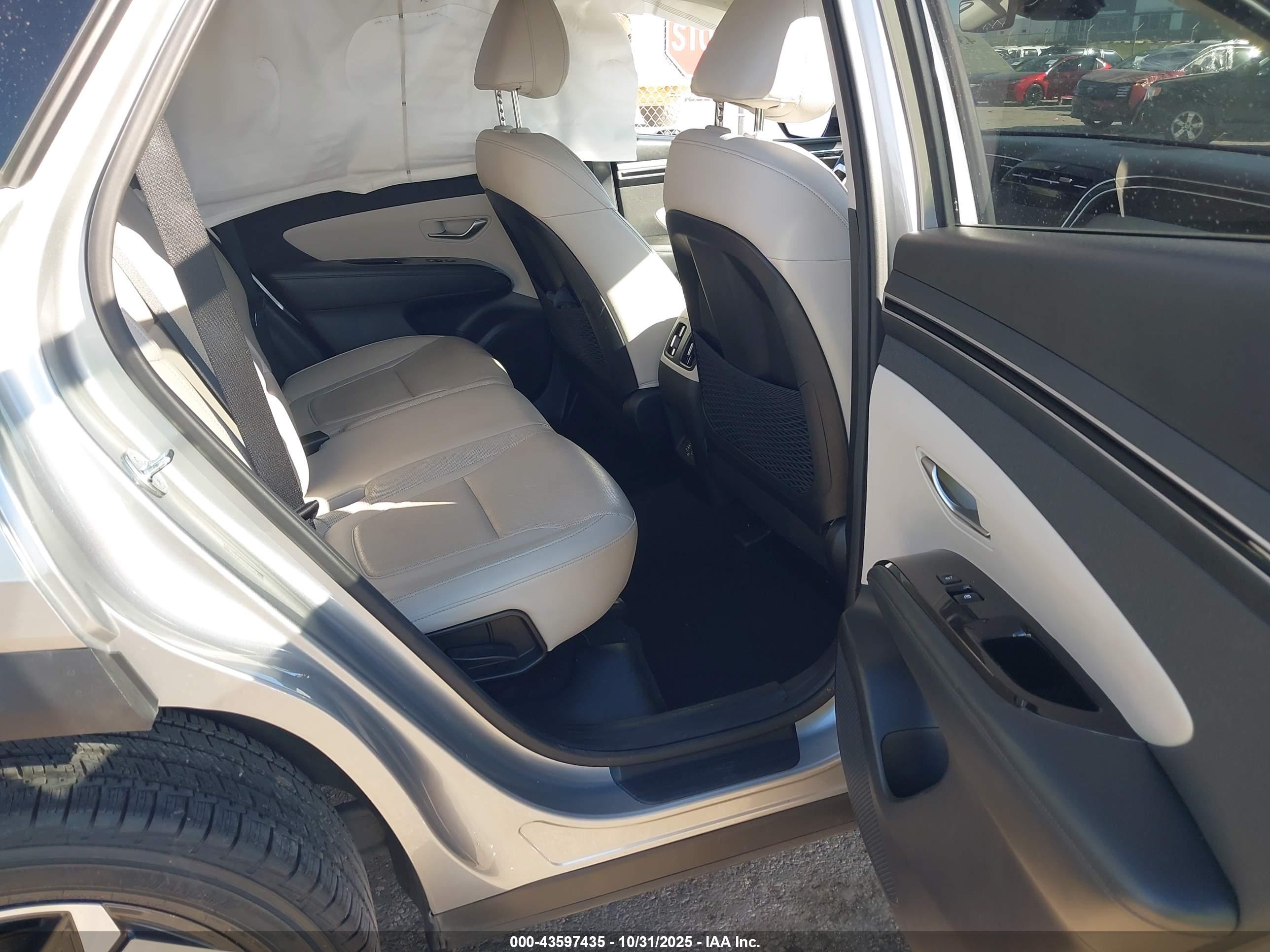 HYUNDAI TUCSON image 8