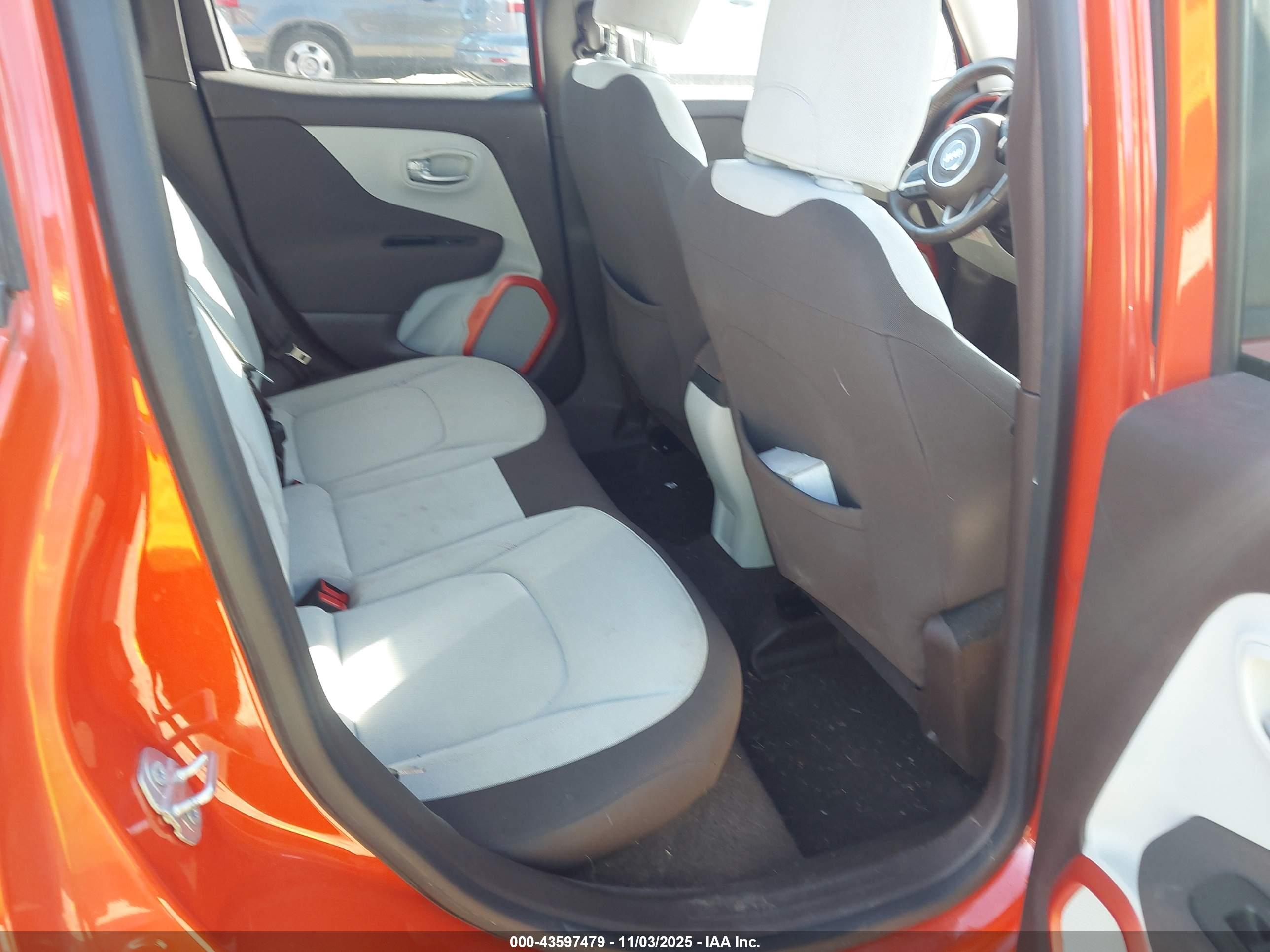 JEEP RENEGADE image 8