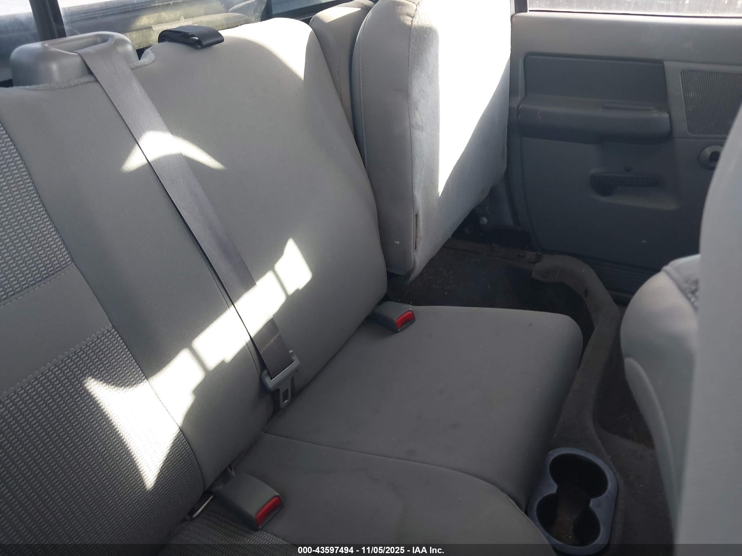 DODGE RAM image 8
