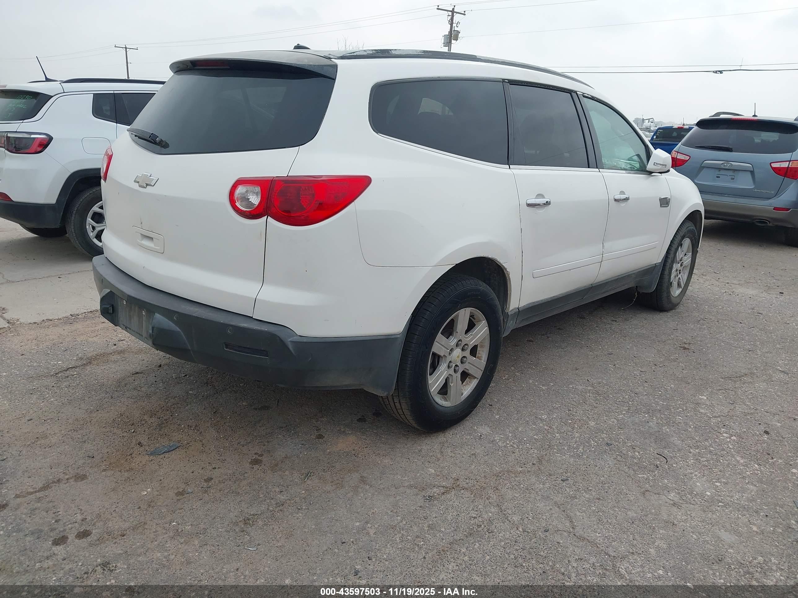 CHEVROLET TRAVERSE image 4
