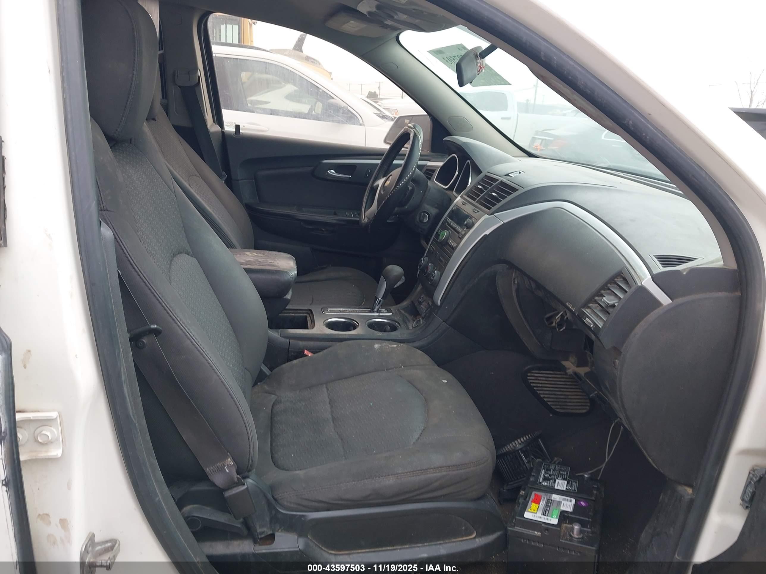 CHEVROLET TRAVERSE image 5