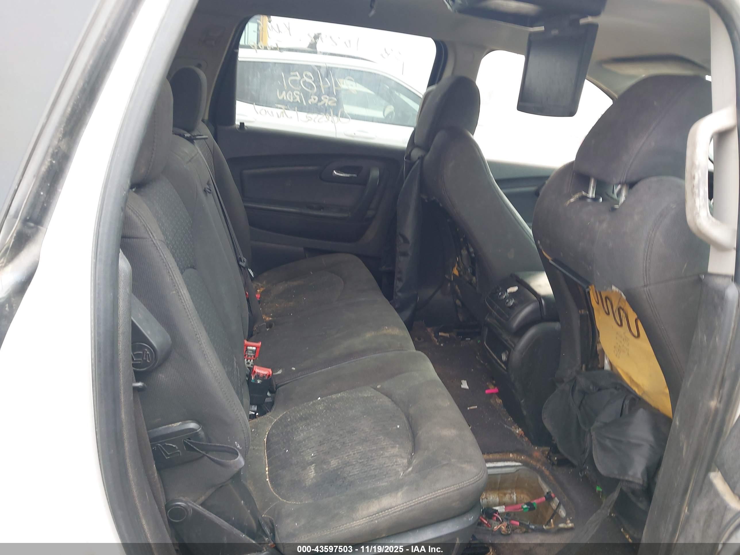 CHEVROLET TRAVERSE image 8