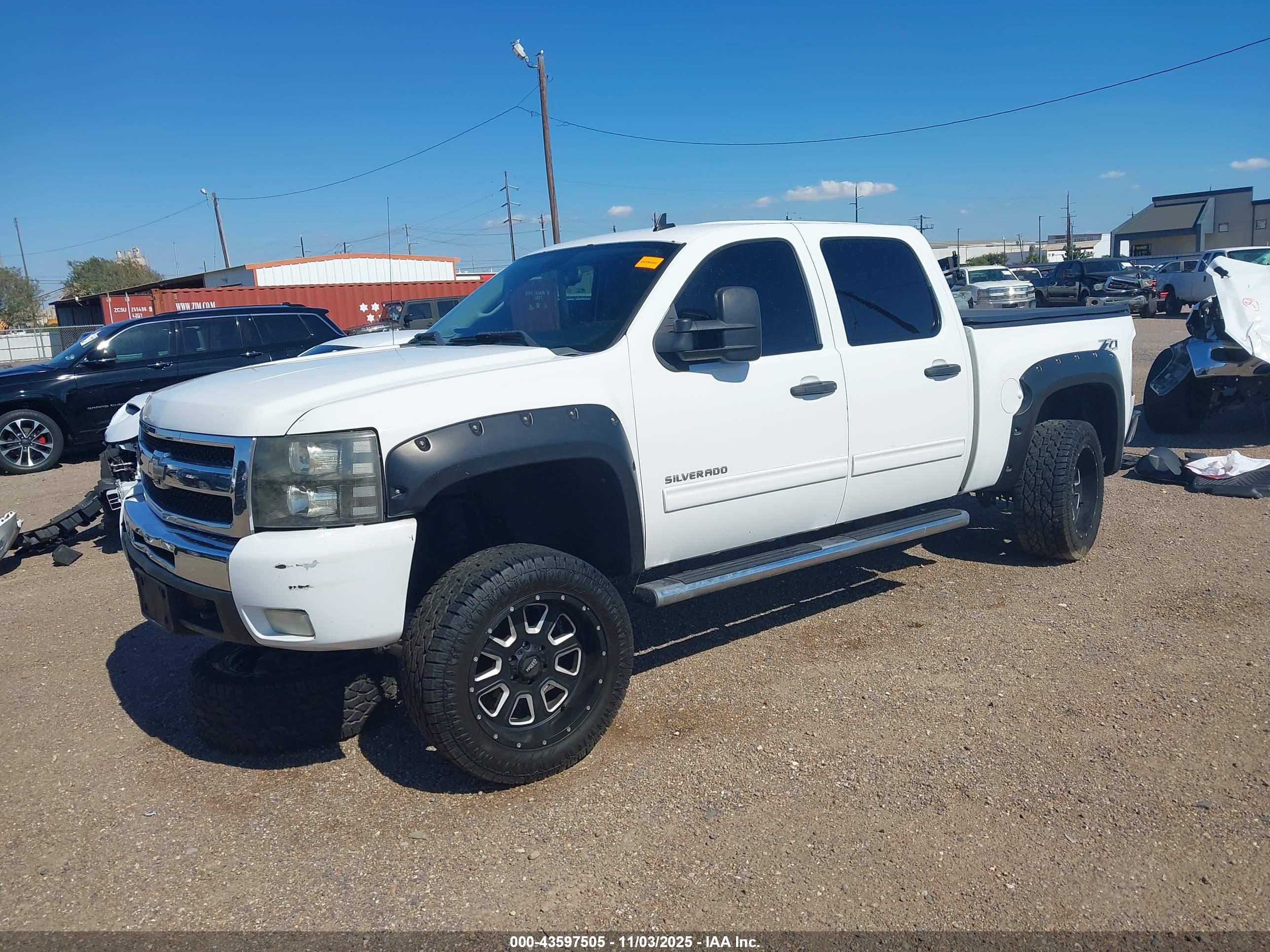 CHEVROLET SILVERADO image 2