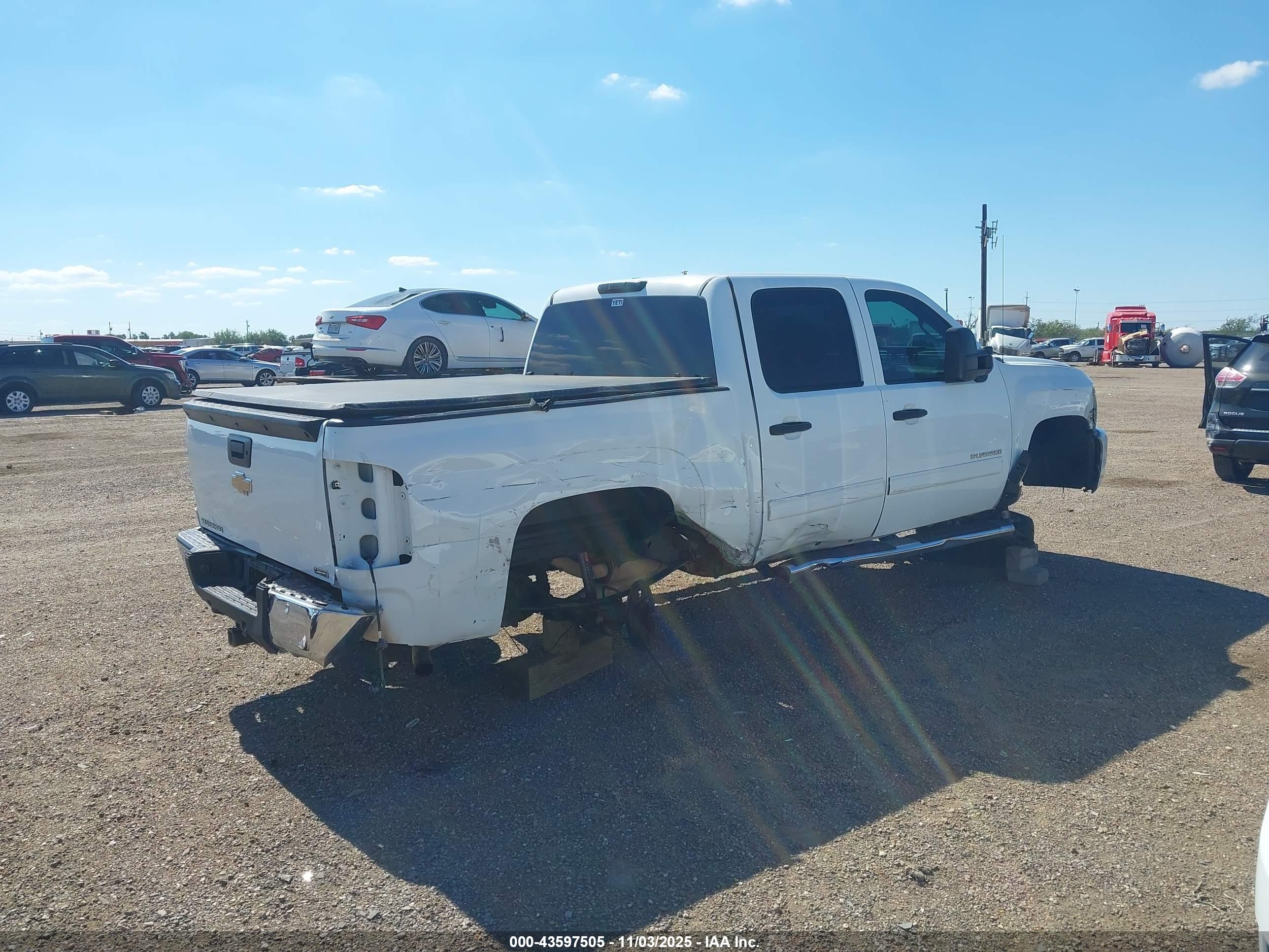CHEVROLET SILVERADO image 4