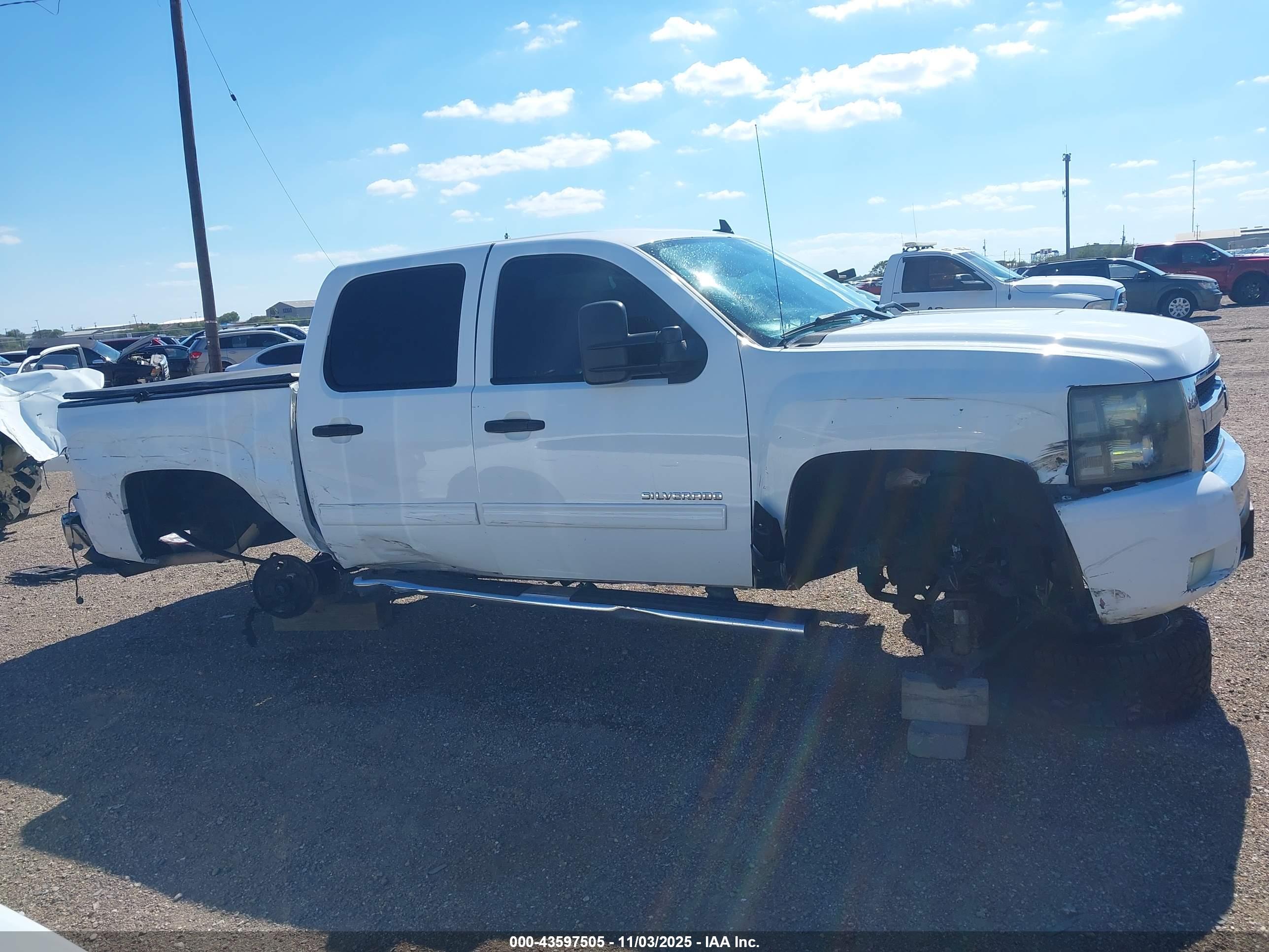 CHEVROLET SILVERADO image 6