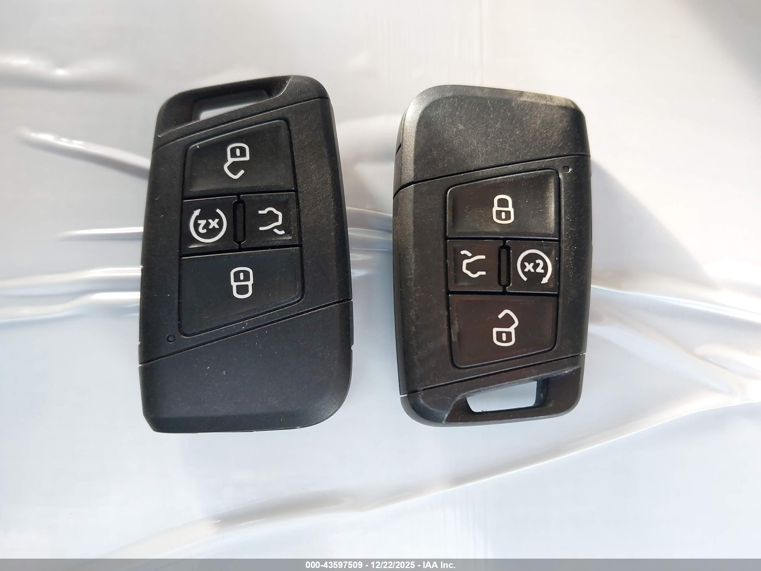 VOLKSWAGEN TAOS image 11