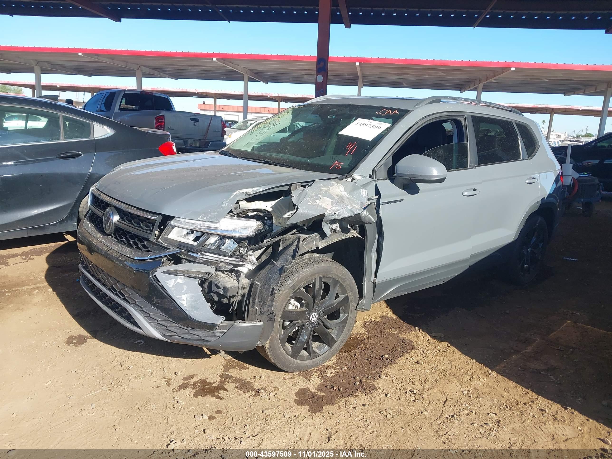 VOLKSWAGEN TAOS image 2