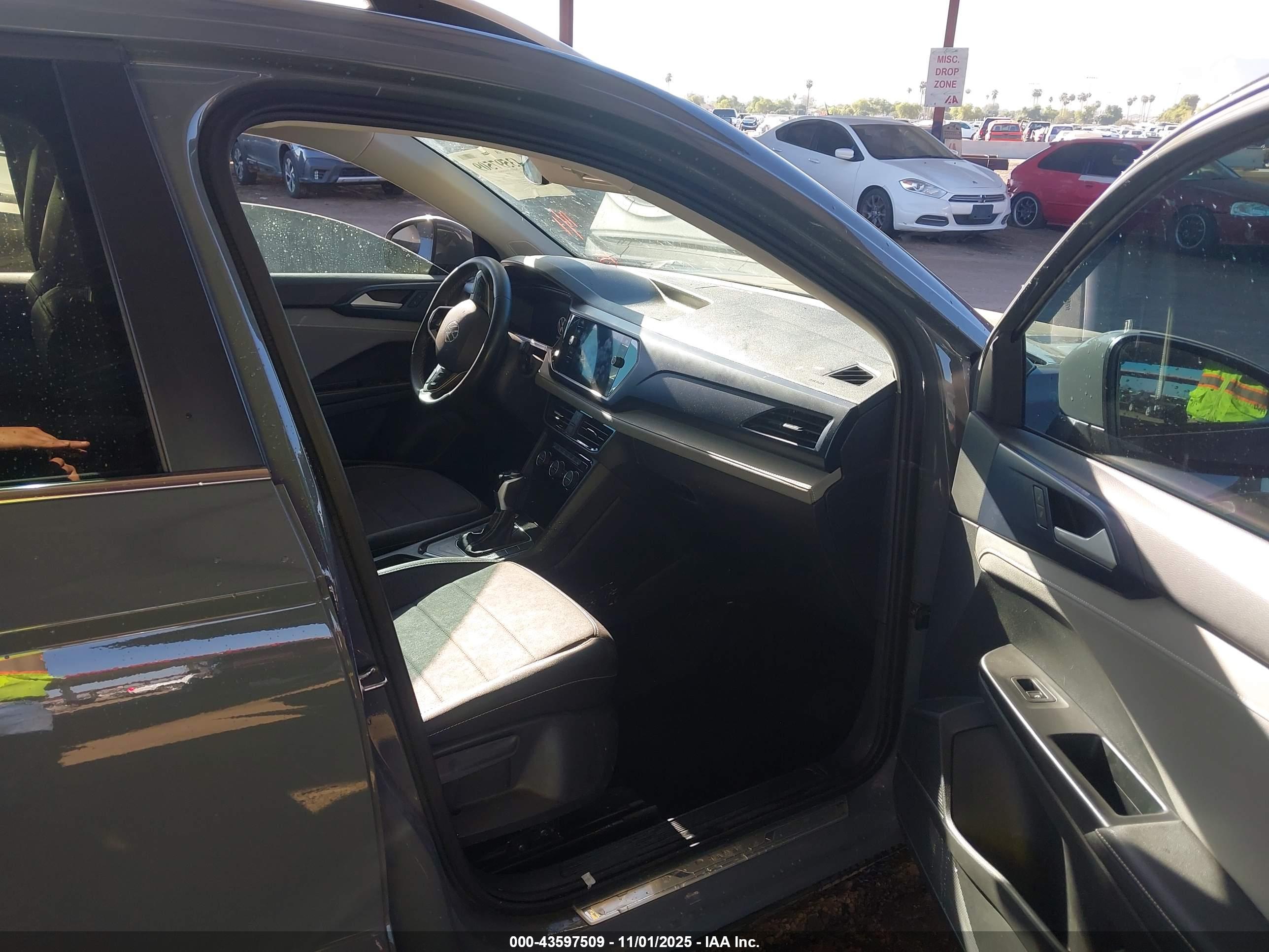 VOLKSWAGEN TAOS image 5