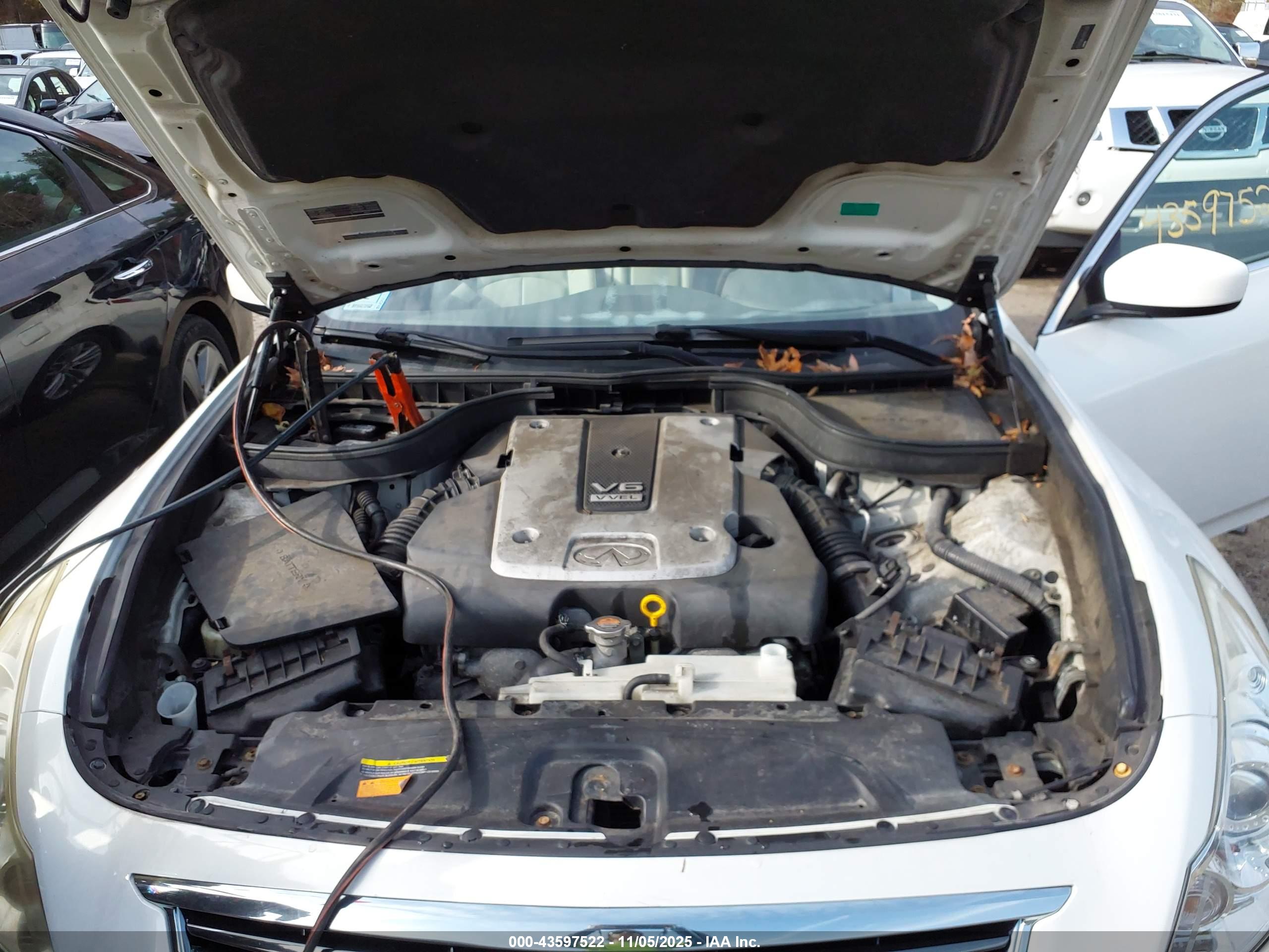 INFINITI Q40 image 10