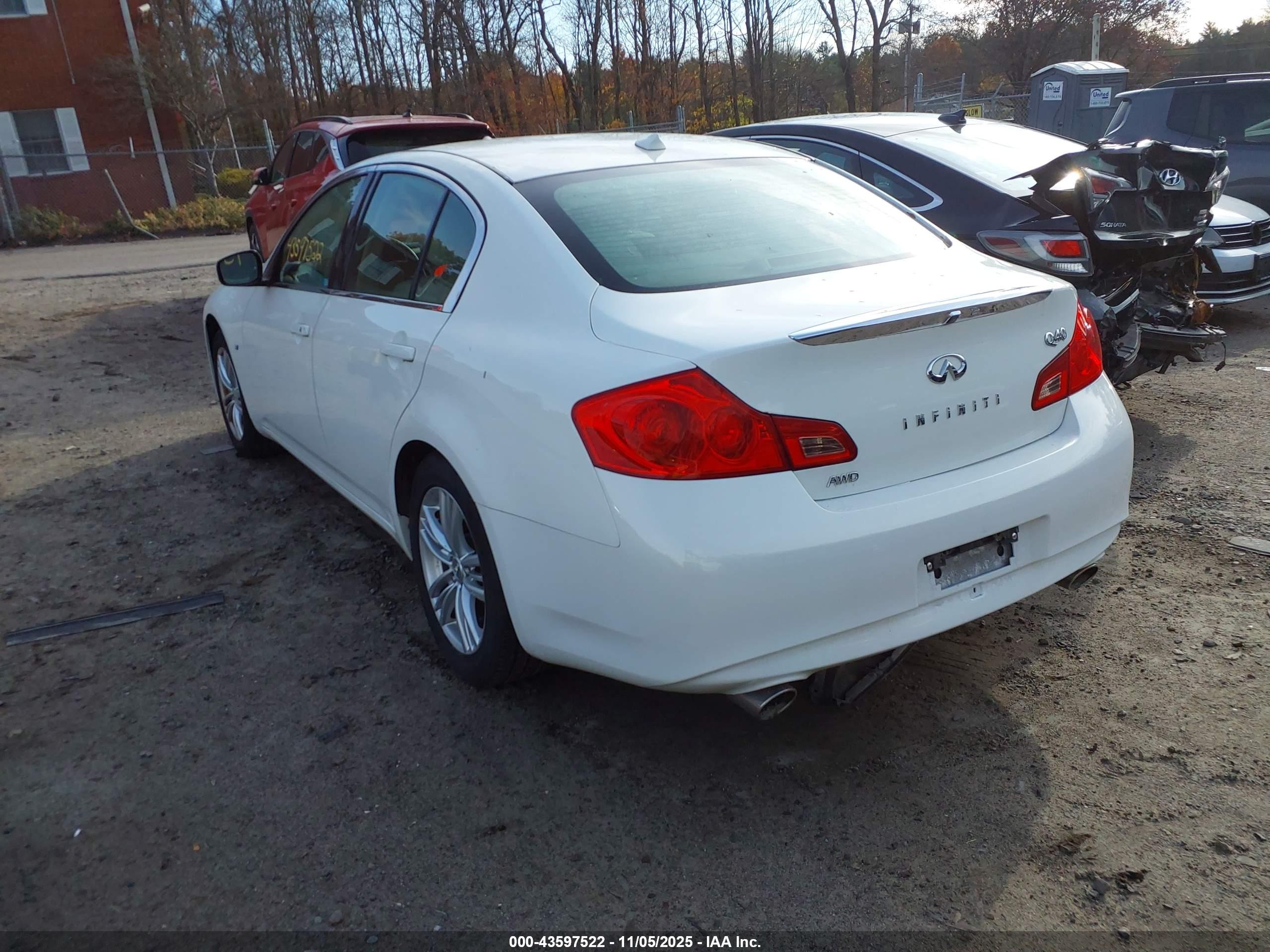 INFINITI Q40 image 3