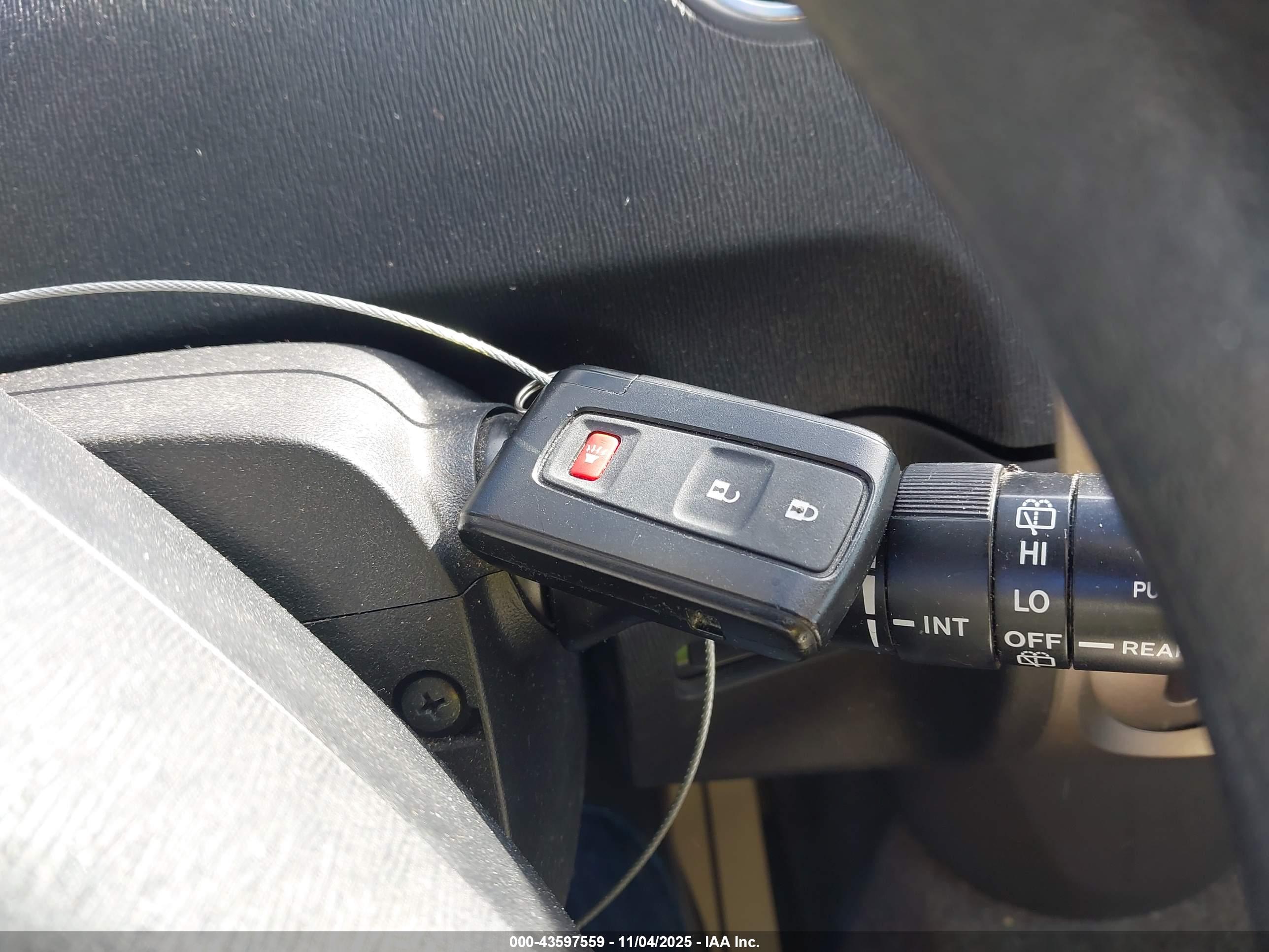 TOYOTA PRIUS image 11