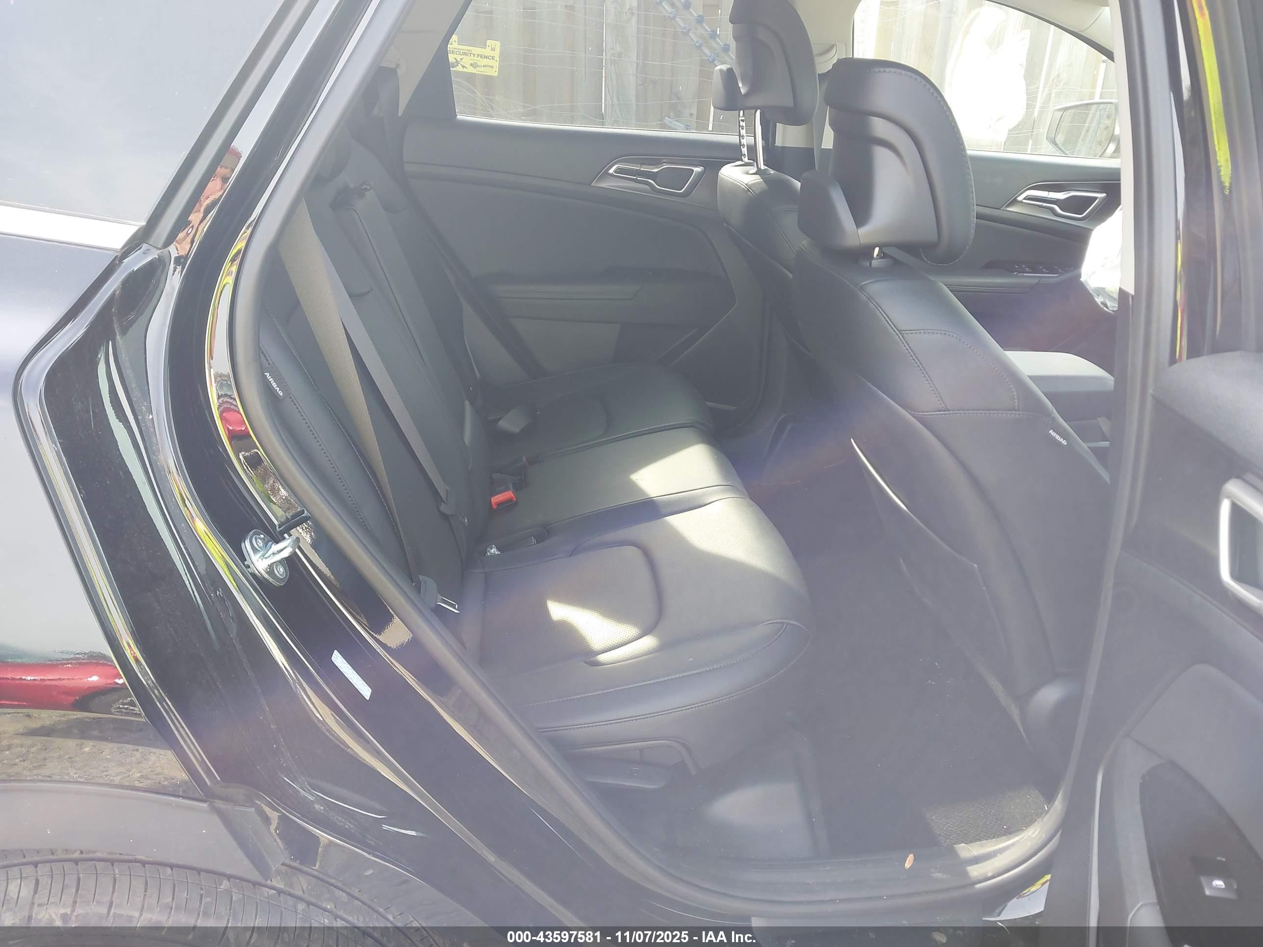KIA SPORTAGE image 8