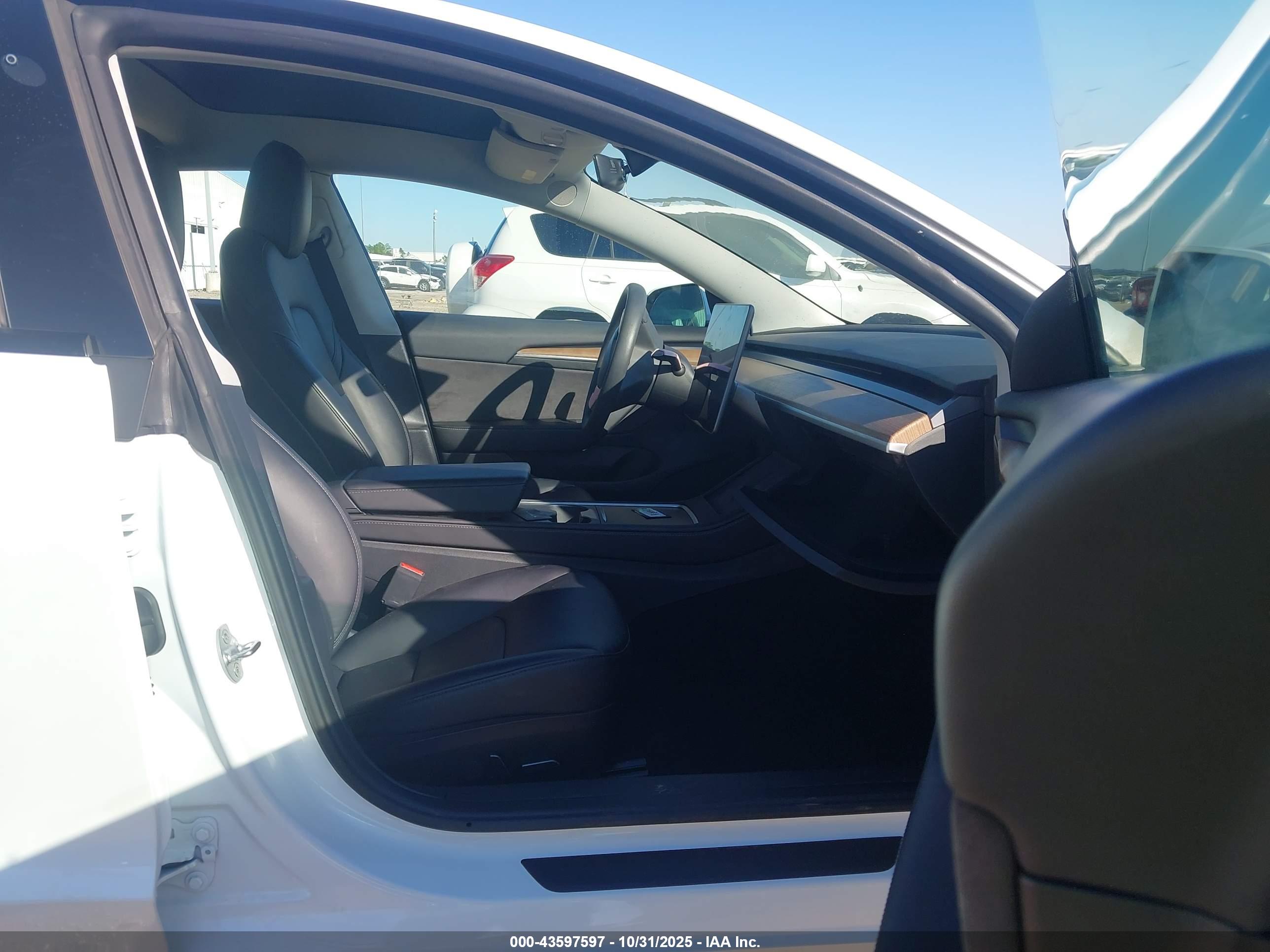 TESLA MODEL image 5