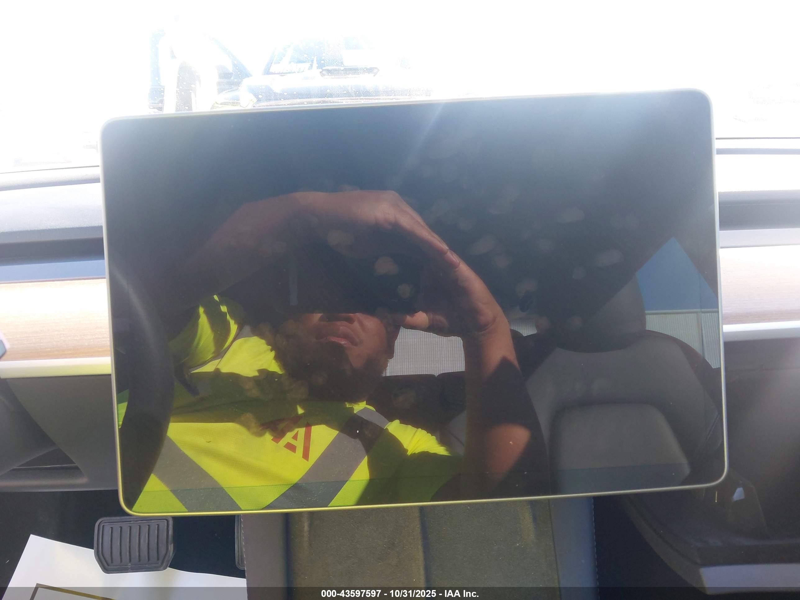 TESLA MODEL image 7