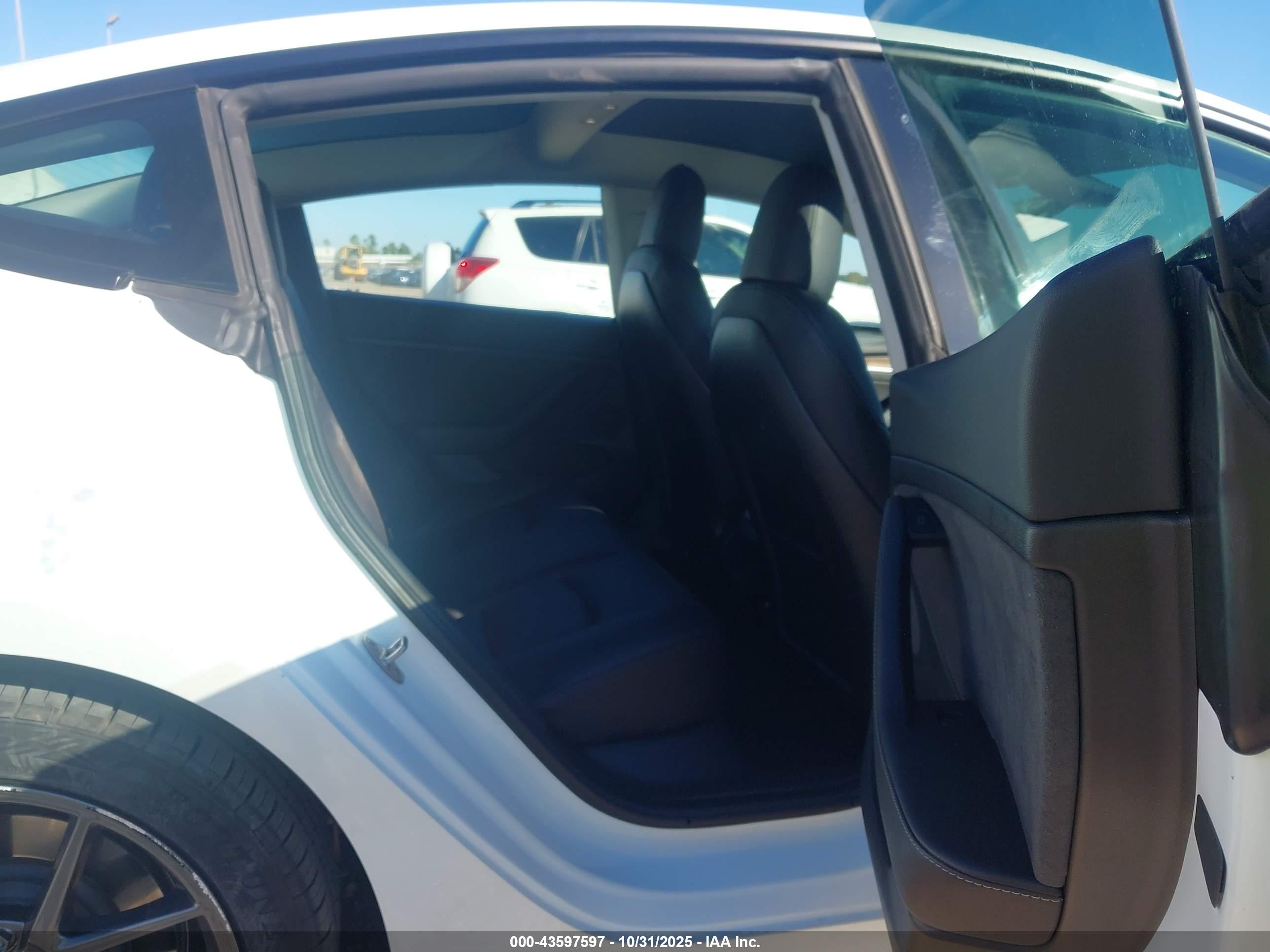 TESLA MODEL image 8