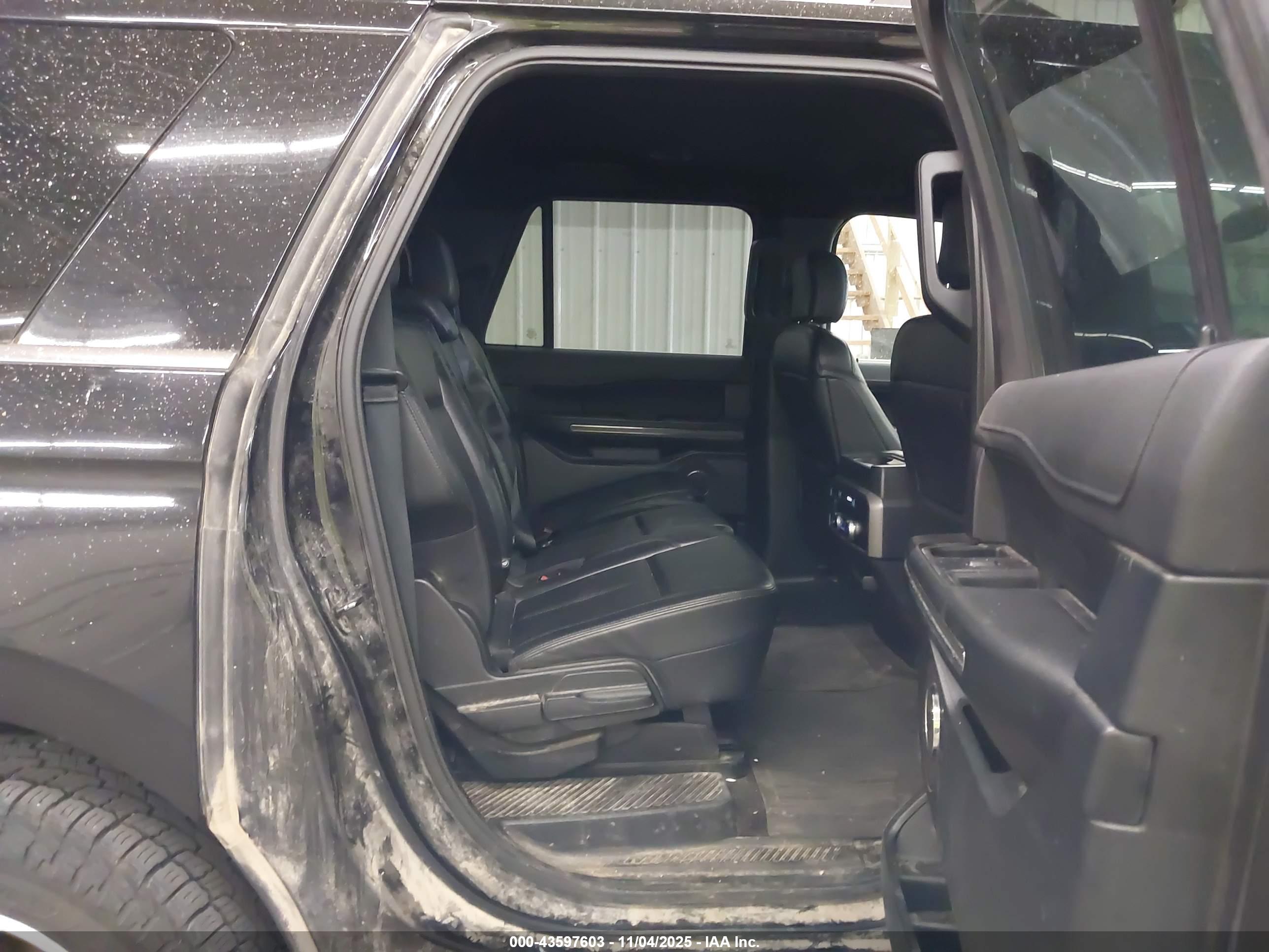 FORD EXPEDITION image 8