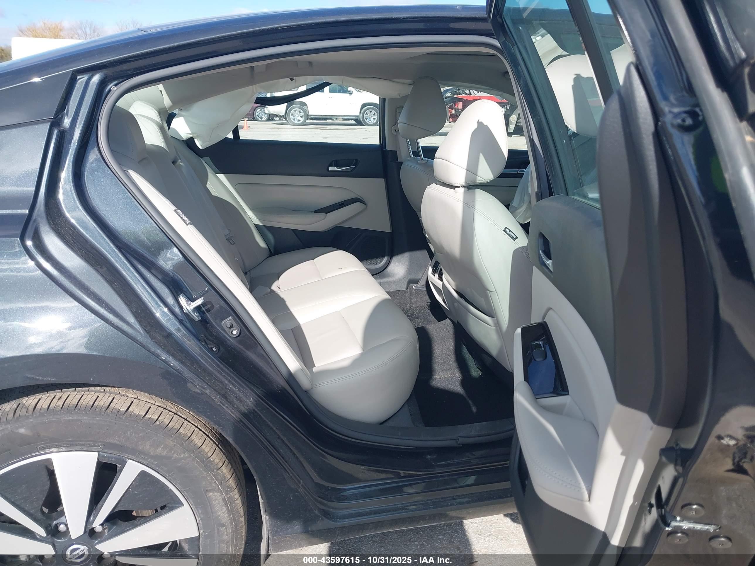 NISSAN ALTIMA image 8