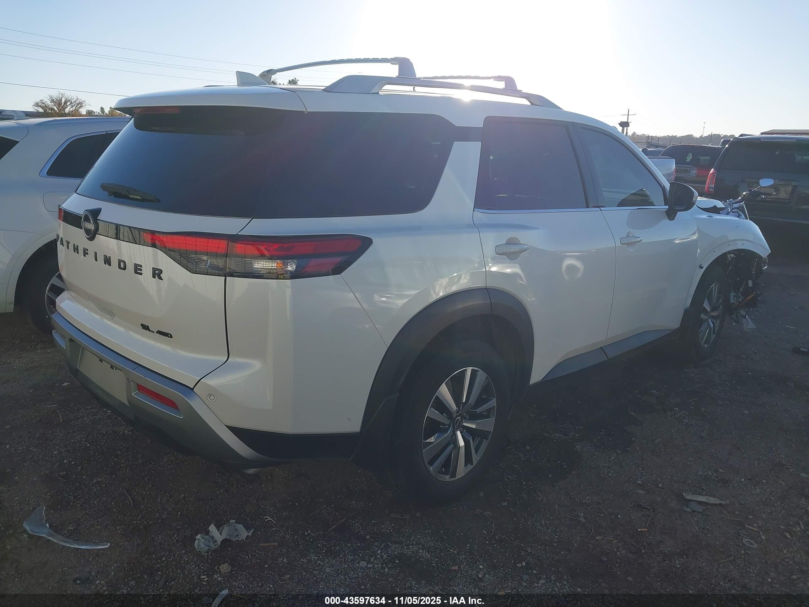 NISSAN PATHFINDER image 4