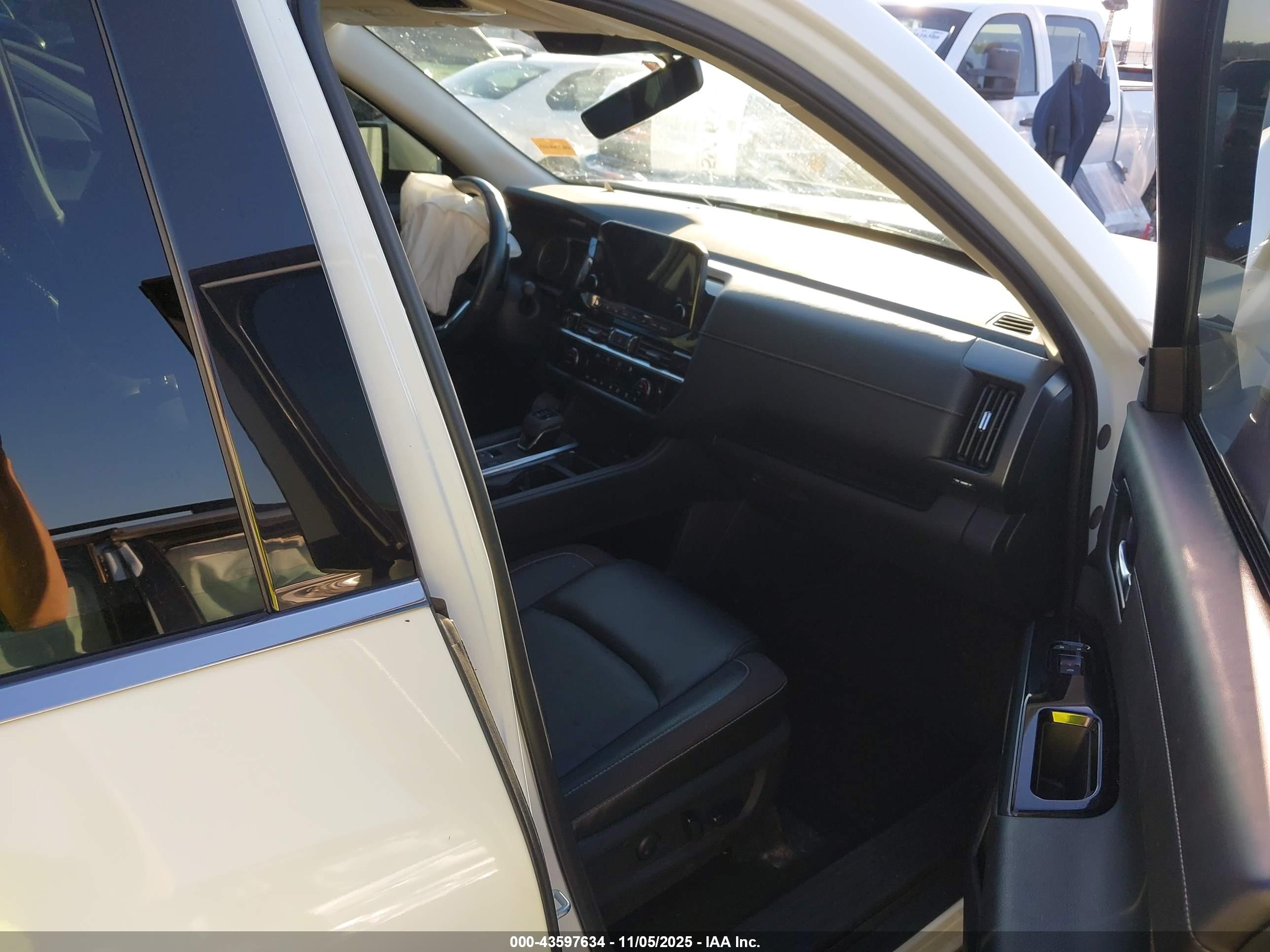 NISSAN PATHFINDER image 5