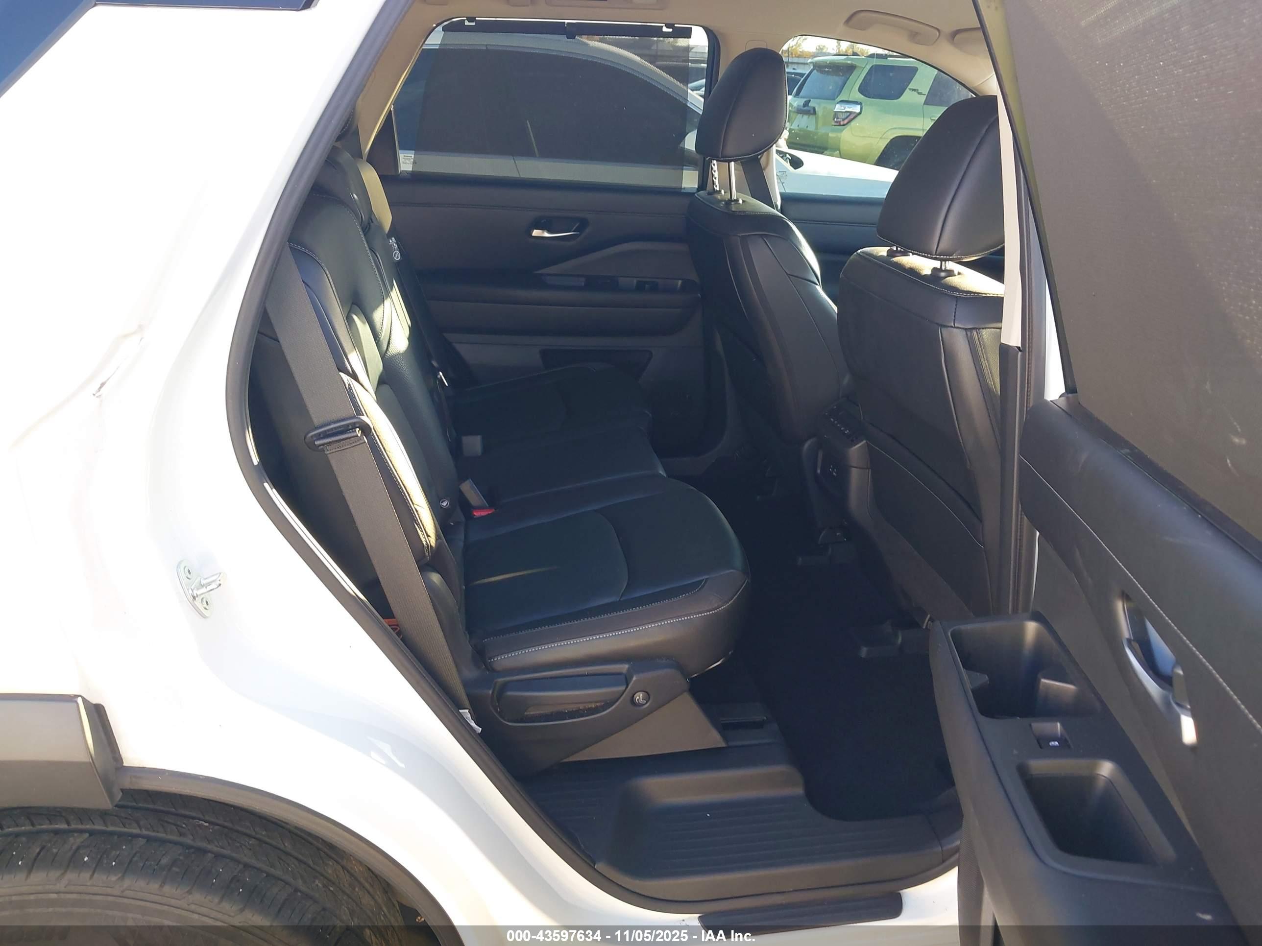 NISSAN PATHFINDER image 8