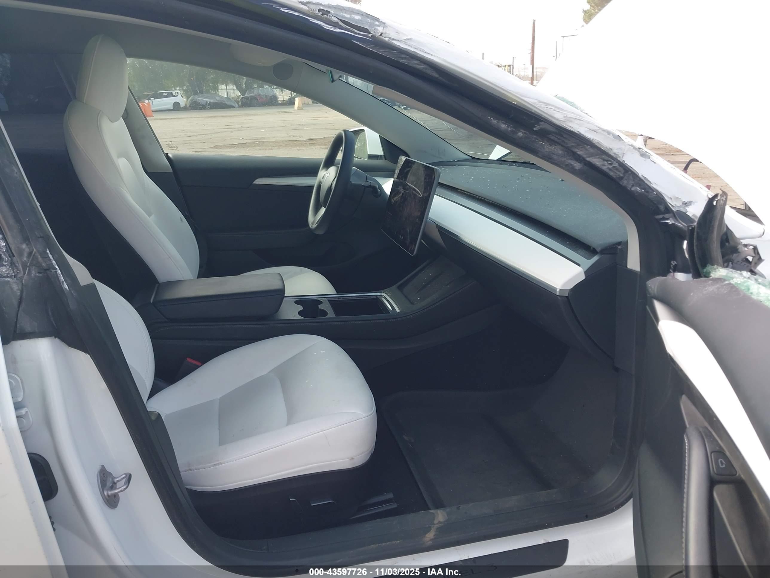 TESLA MODEL image 5