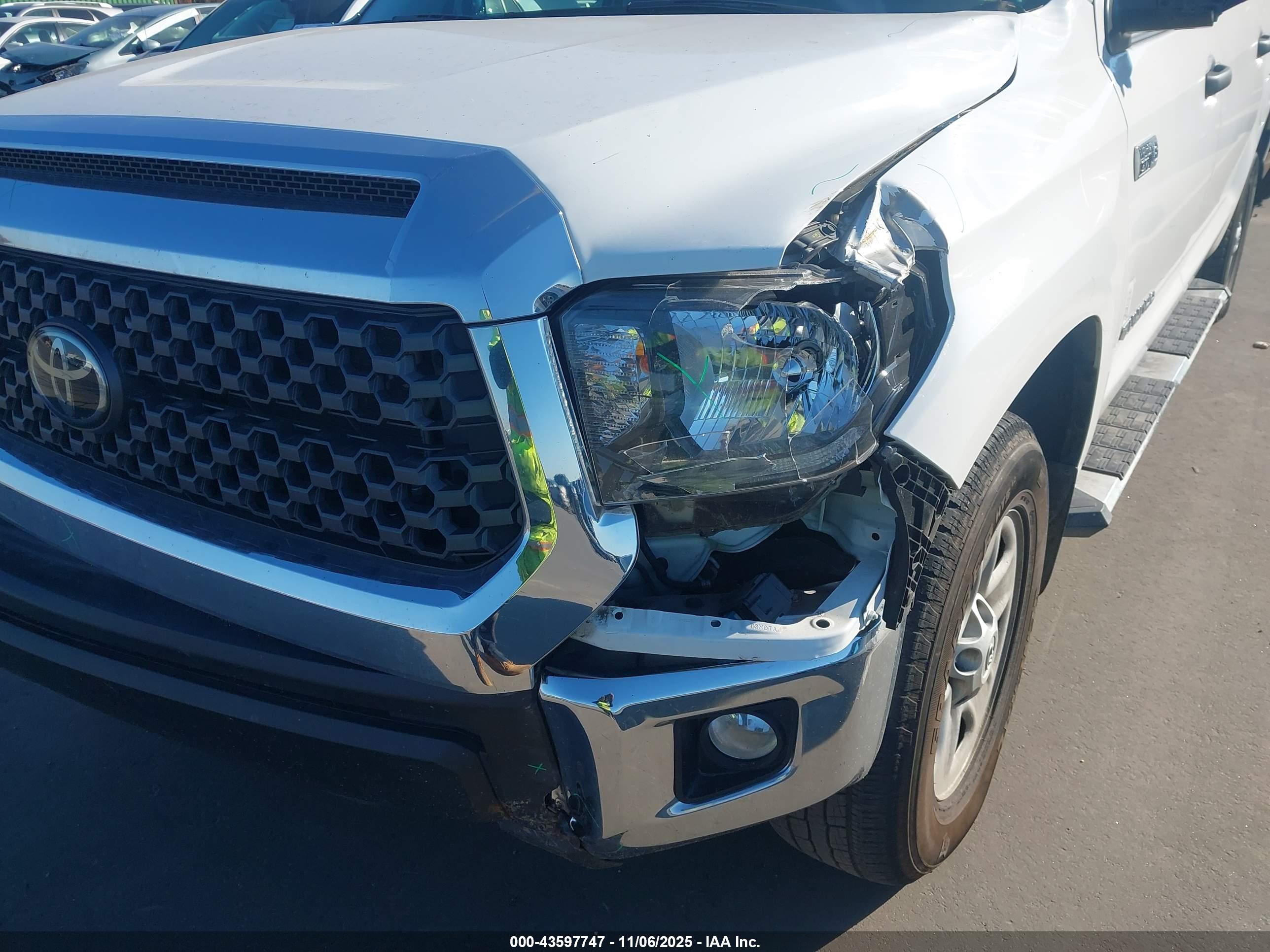 TOYOTA TUNDRA image 6