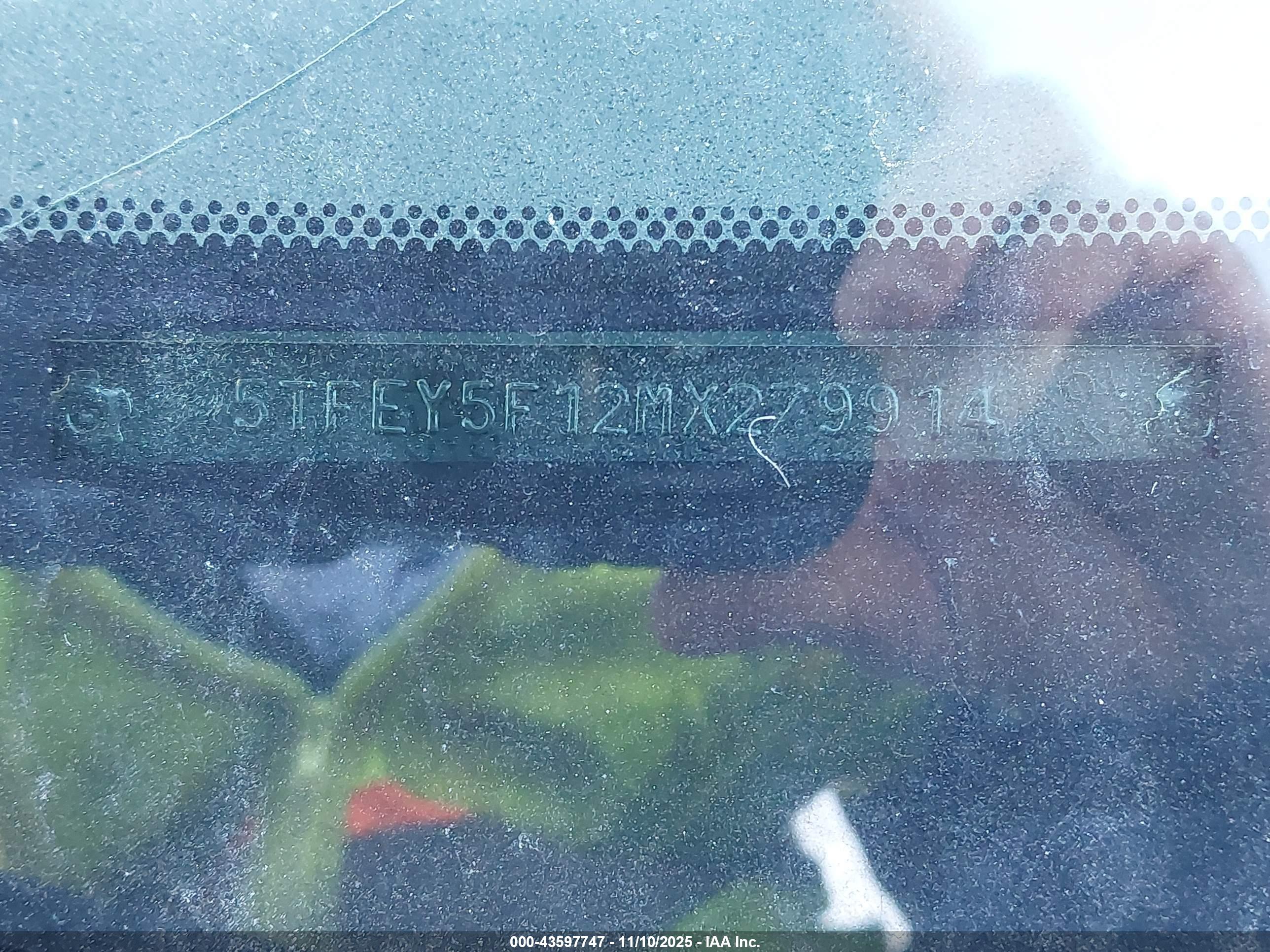 TOYOTA TUNDRA image 9