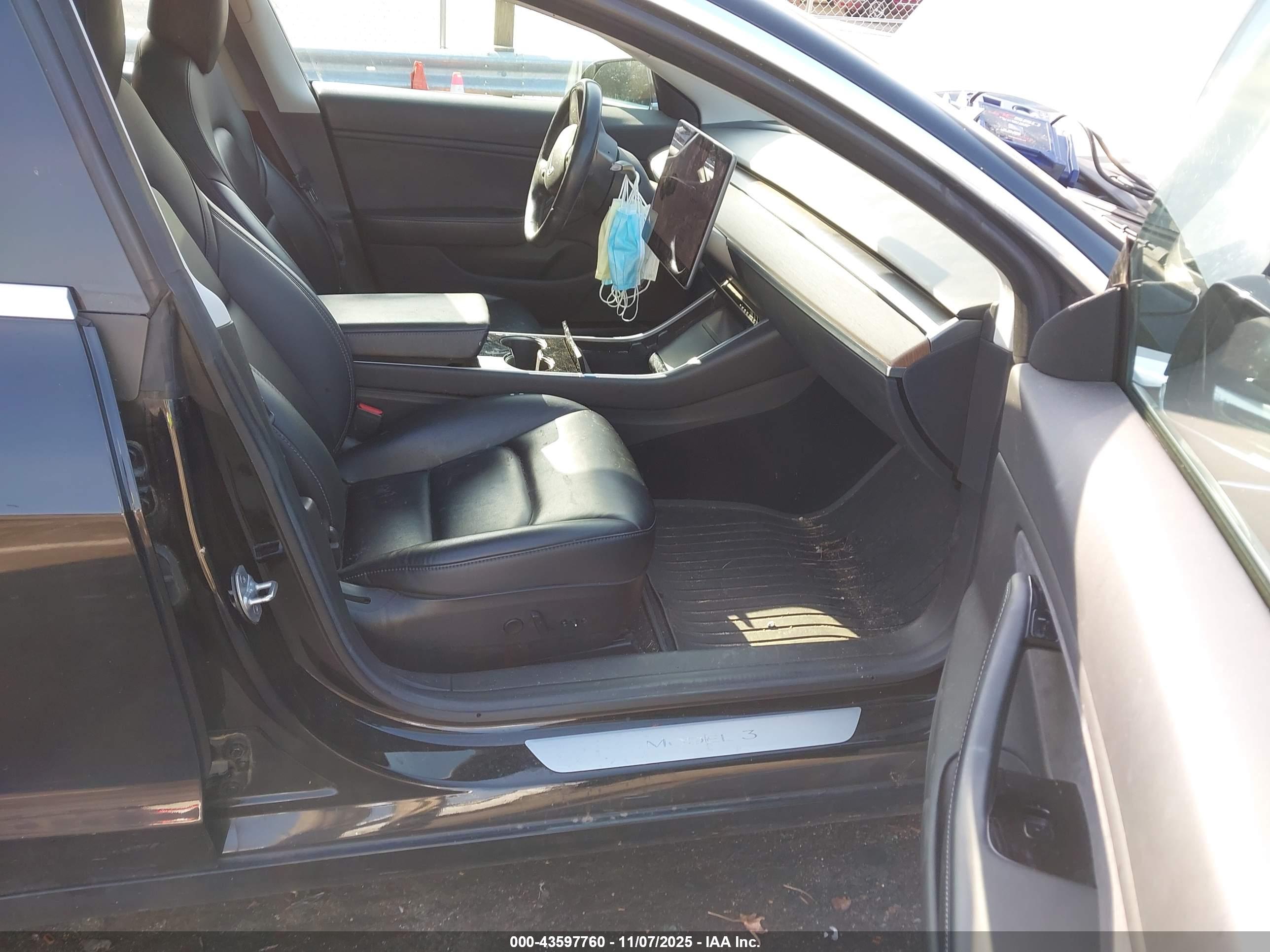 TESLA MODEL image 5