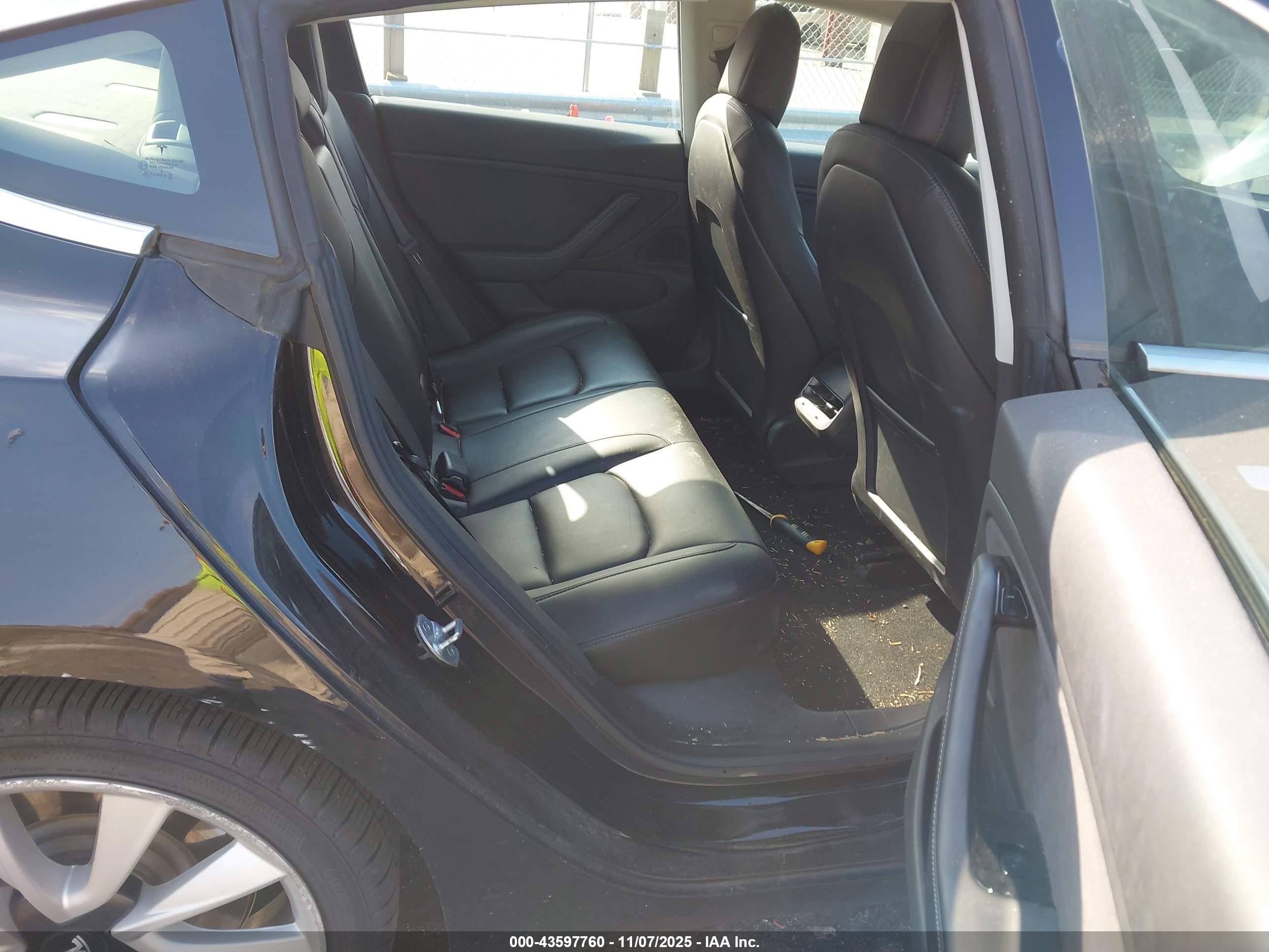 TESLA MODEL image 8