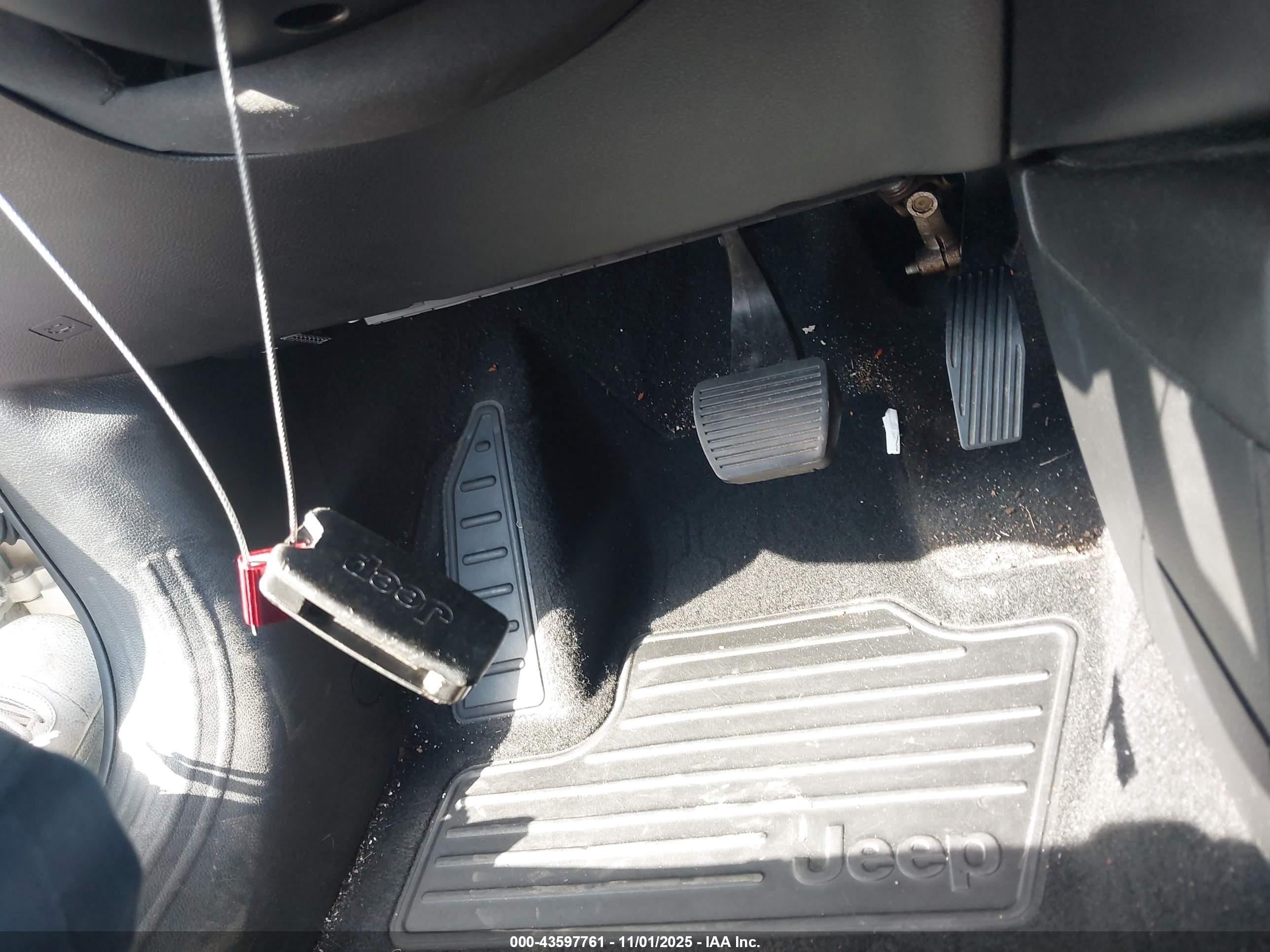 JEEP RENEGADE image 11