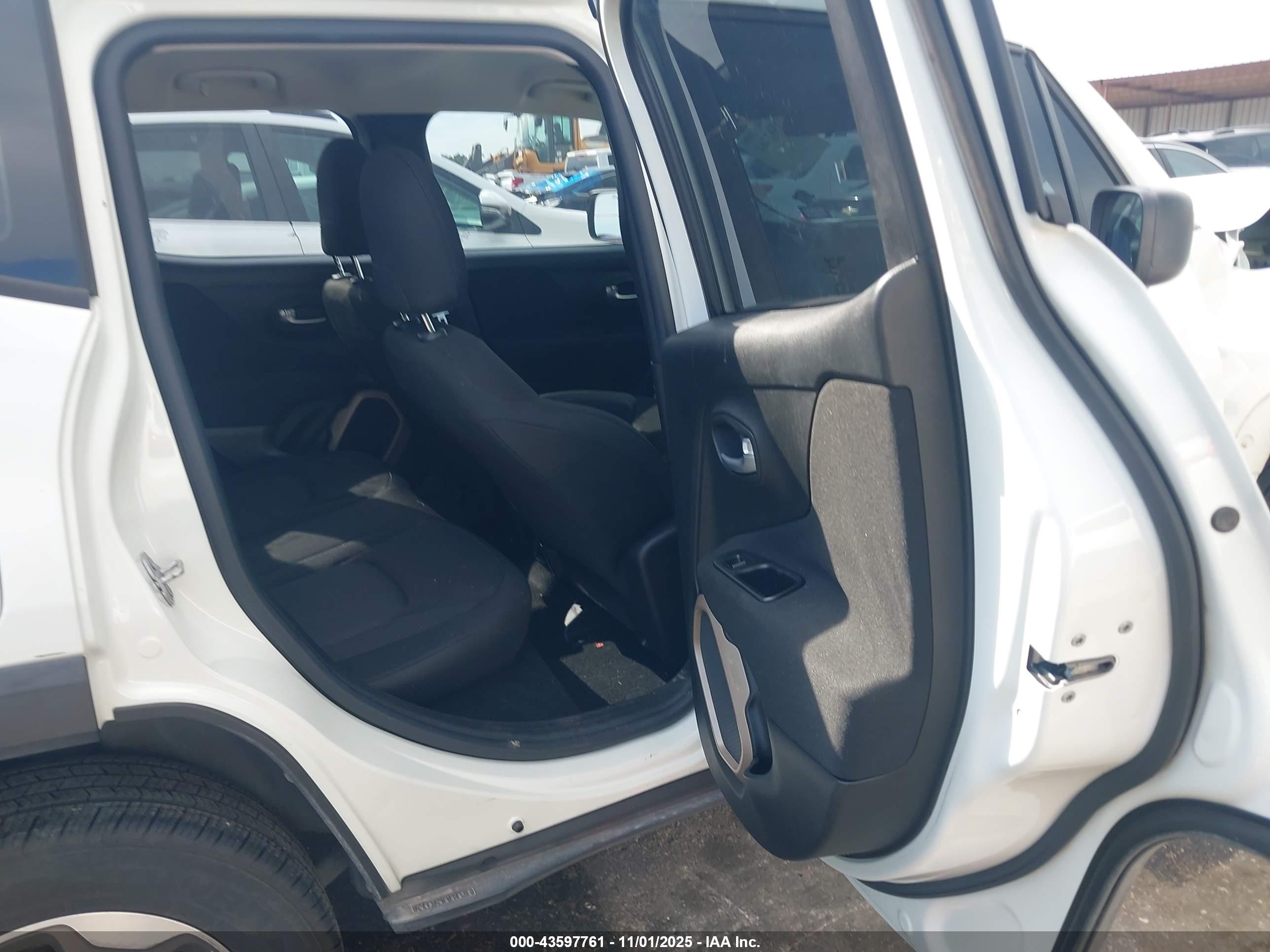 JEEP RENEGADE image 8