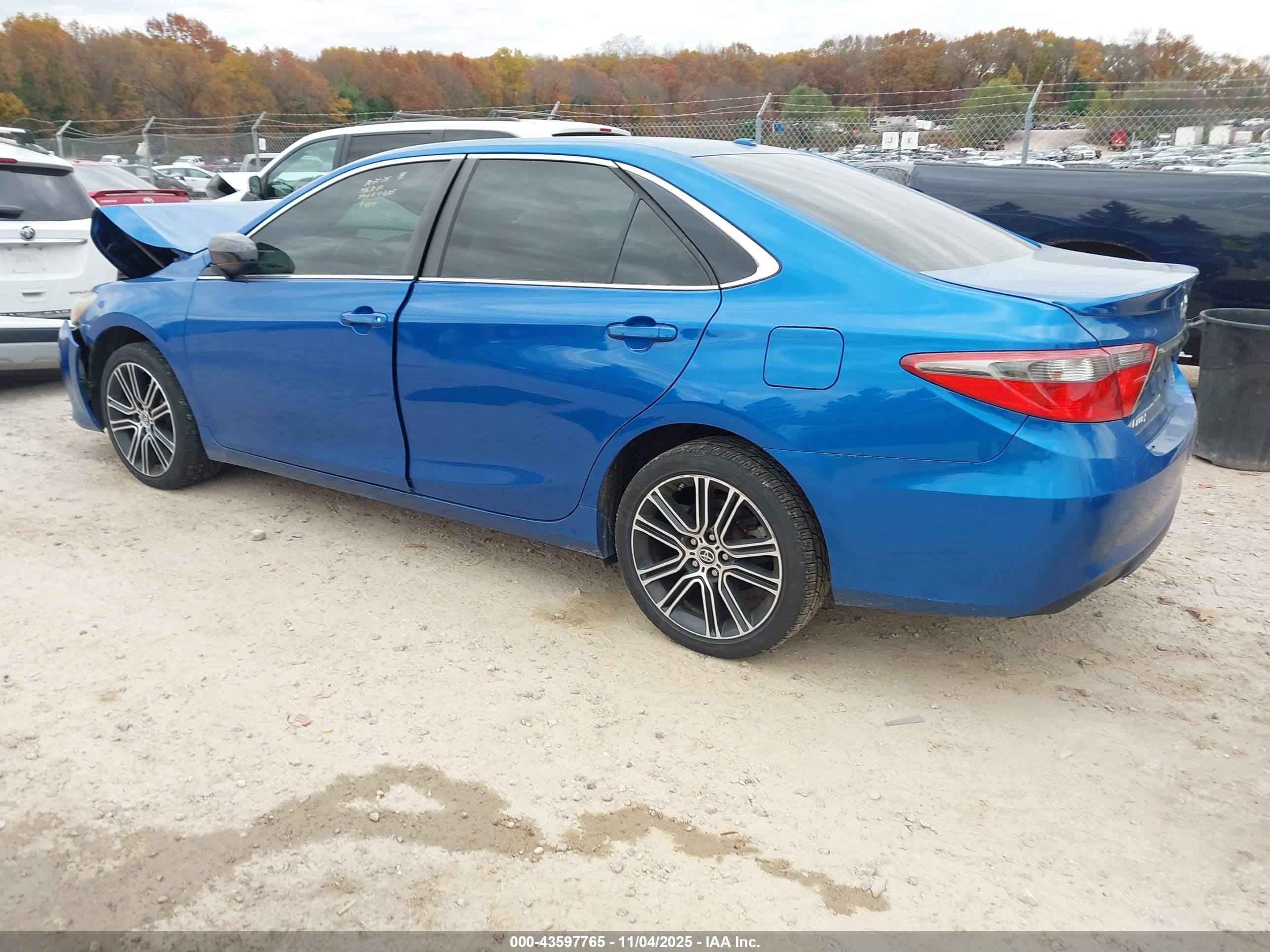 TOYOTA CAMRY image 3